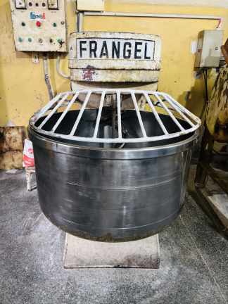 LOTE #001 - Amasadora industrial trifásica ¨FRANGEL¨ en uso actualmente - 3 bolsas (150kg)