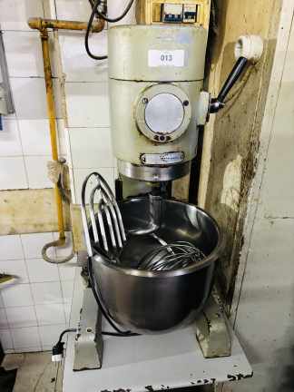 LOTE #013 - Batidora monofásica - 20 Lts