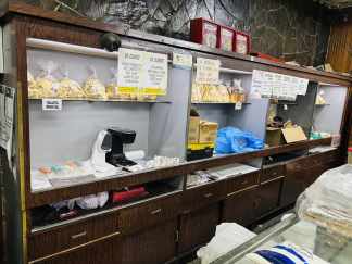 LOTE #050 - Exhibidor de pan en cármica - 510x62x204cm + otro pequeño