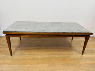 Lote #178 - Mesa americana de estructura de petiribi y tablero de mármol gris - 122x52x43cm