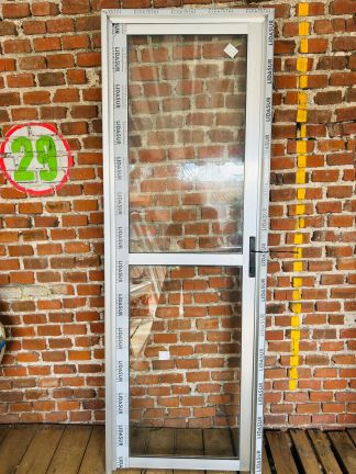 Lote #068 - Puerta de aluminio con vidrio - con pestillo y llaves -  70x201cm