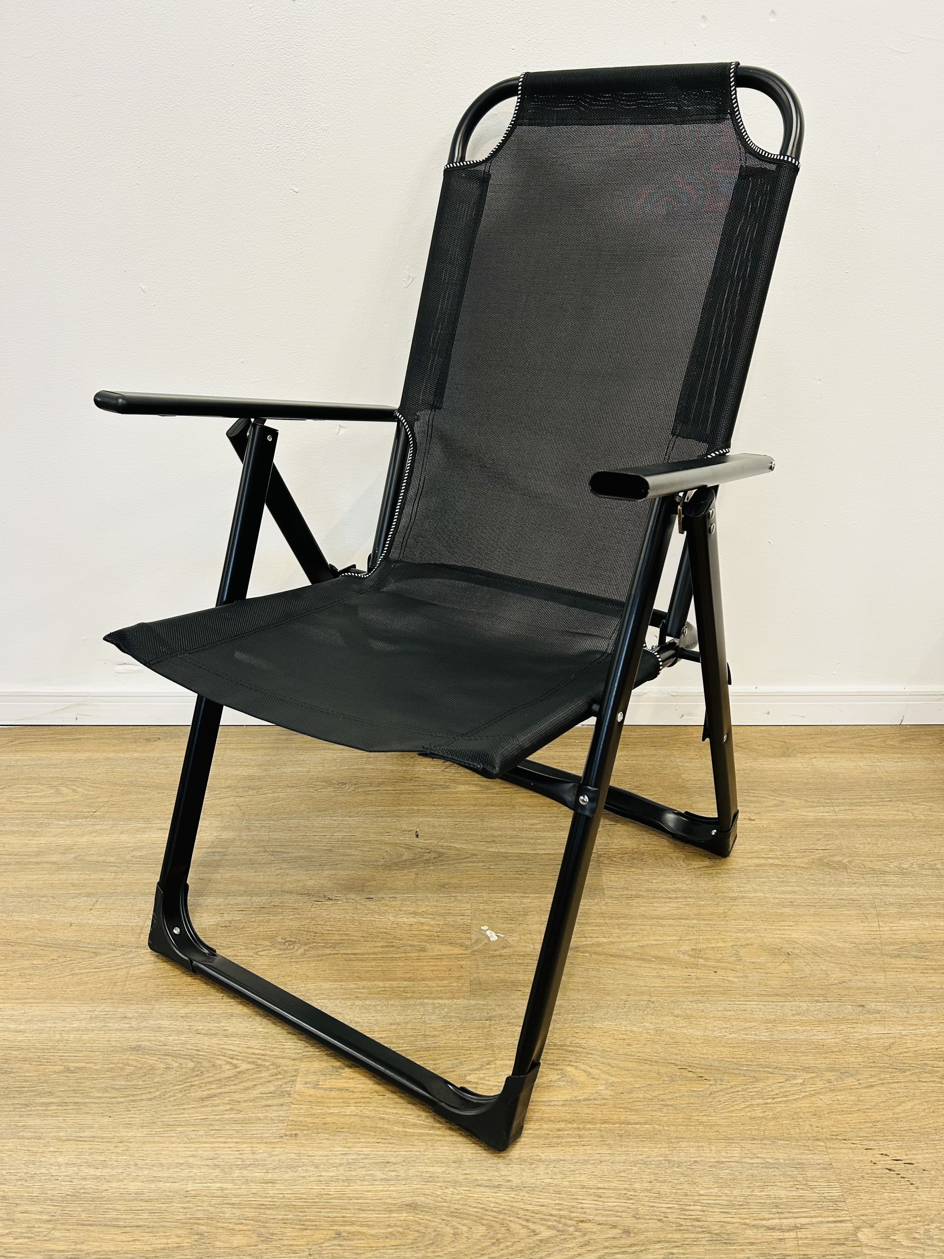 Lote #043 - Silla plegable tipo reposera con almohadón en asiento y respaldo - Imagen 2