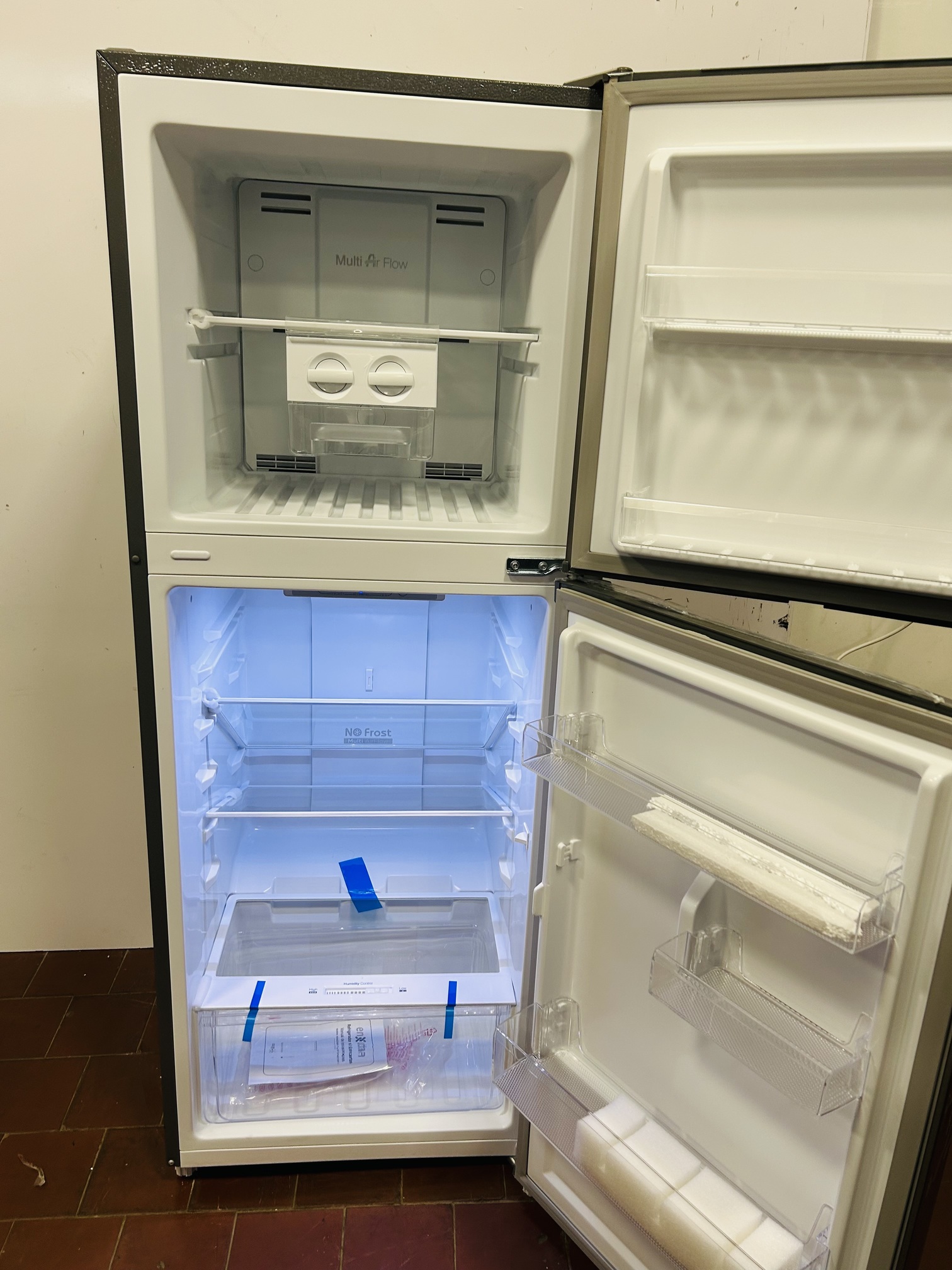 Lote #061 - Refrigerador Enxuta Mod: RENX215NFI-1 (no frost) - 55x57x146cm - Imagen 5