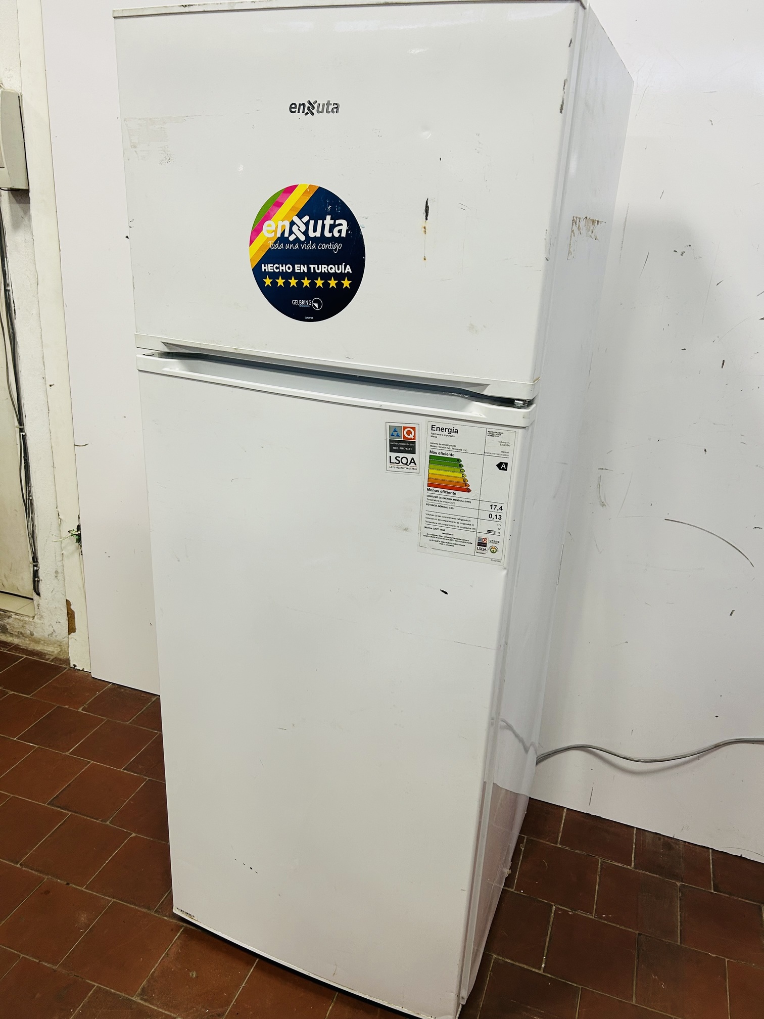 Lote #014 - Refrigerador Frío húmedo ENXUTA 213lts Mod: RENX14-215FHW - 54x54x144cm - Imagen 3