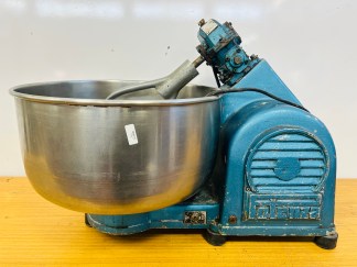 Lote #405 - Amasadora monofásica con tacho de Ac/Inox (15Lts aprox)