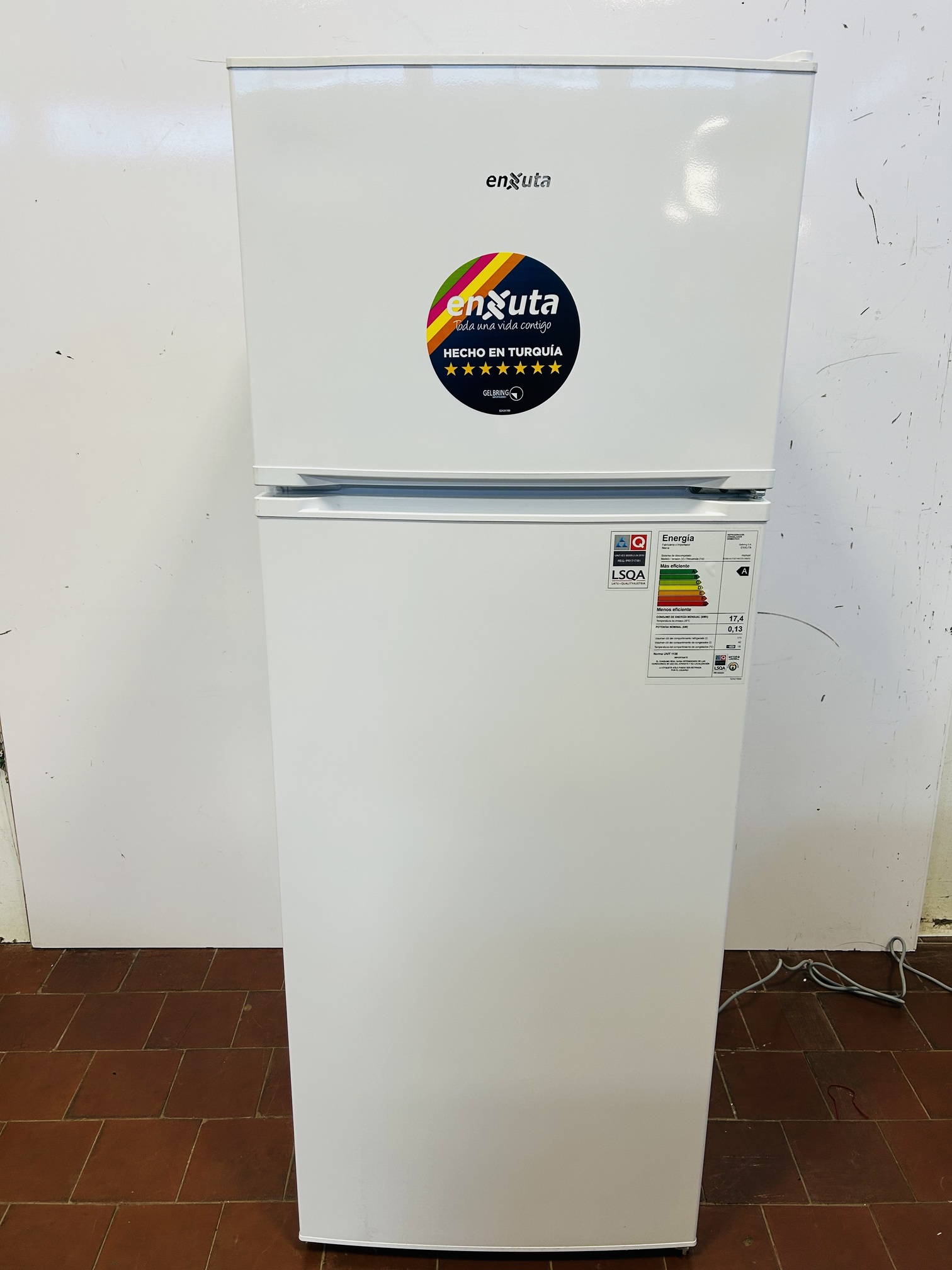 Lote #018 - Refrigerador frío húmedo 213Lts ENXUTA Mod: RENX14-215FHW - 54x53x144cm