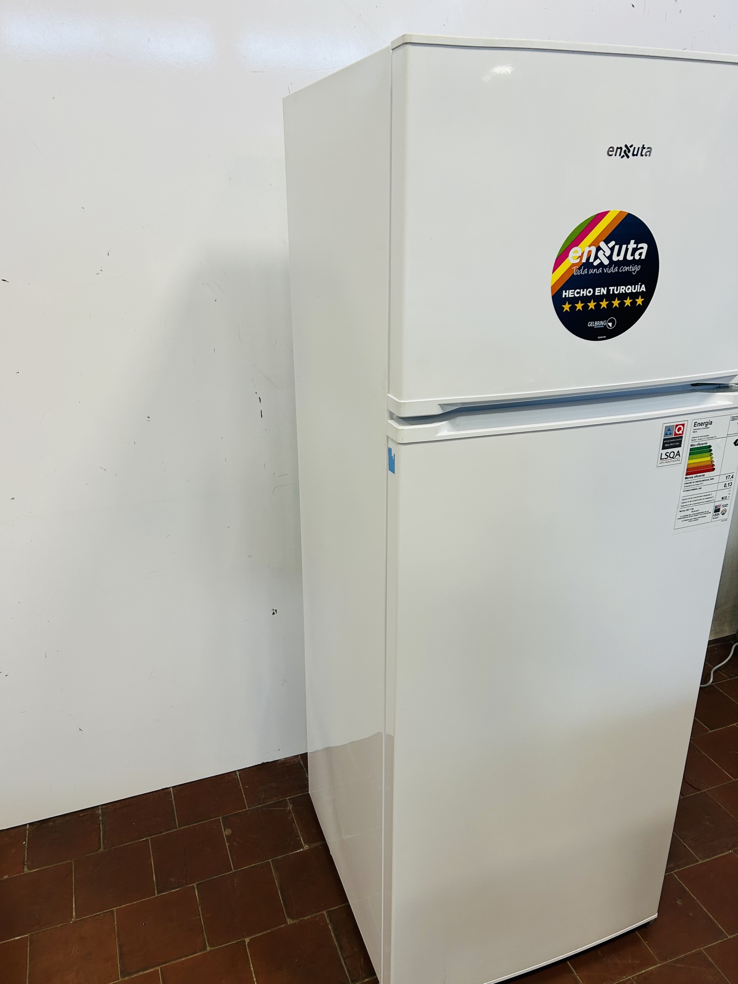 Lote #018 - Refrigerador frío húmedo 213Lts ENXUTA Mod: RENX14-215FHW - 54x53x144cm - Imagen 2