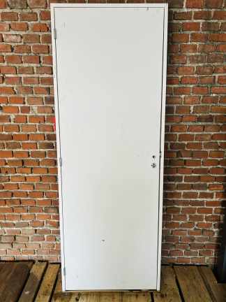 Lote #028 - Puerta de madera con marco - sin llaves, sin pestillos - 76x205cm
