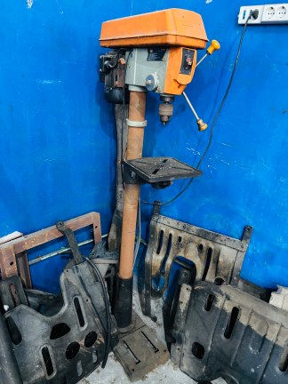Lote #006 - Taladro de pie  ¨neo tc 626¨ - 160 cm de altura