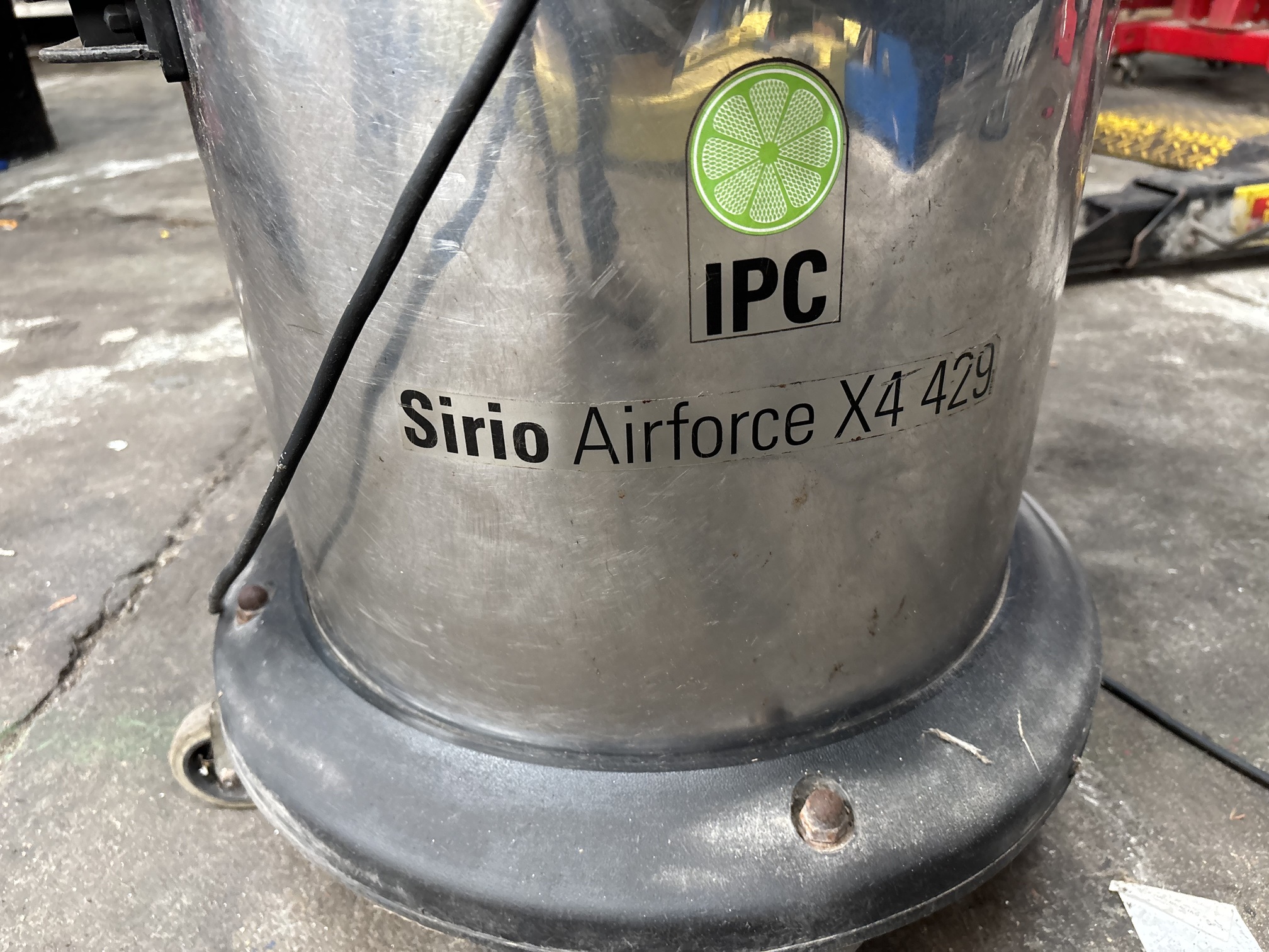 Lote #028 - Aspiradora IPC airforce x4 429 2400w ITALY - 70 Lts - Imagen 2