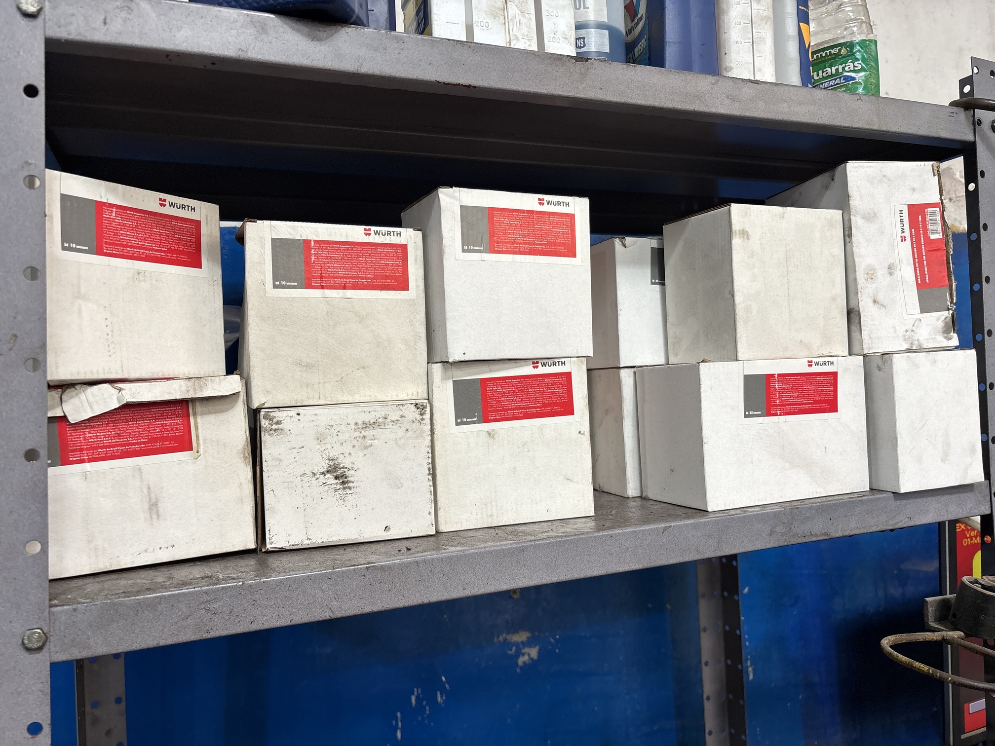 Lote #032 - Importante conjunto de cajas con abrazaderas milimétricas universales de distintas medidas ¨WURTH¨ - 30 Cajas + 2 exhibidores con abrazaderas