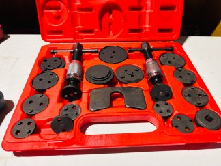 Lote #062 - Dos piezas: set comprime gira piston mordaza de frenos + Extractor de tornillo roto, tuerca rosca x 10
