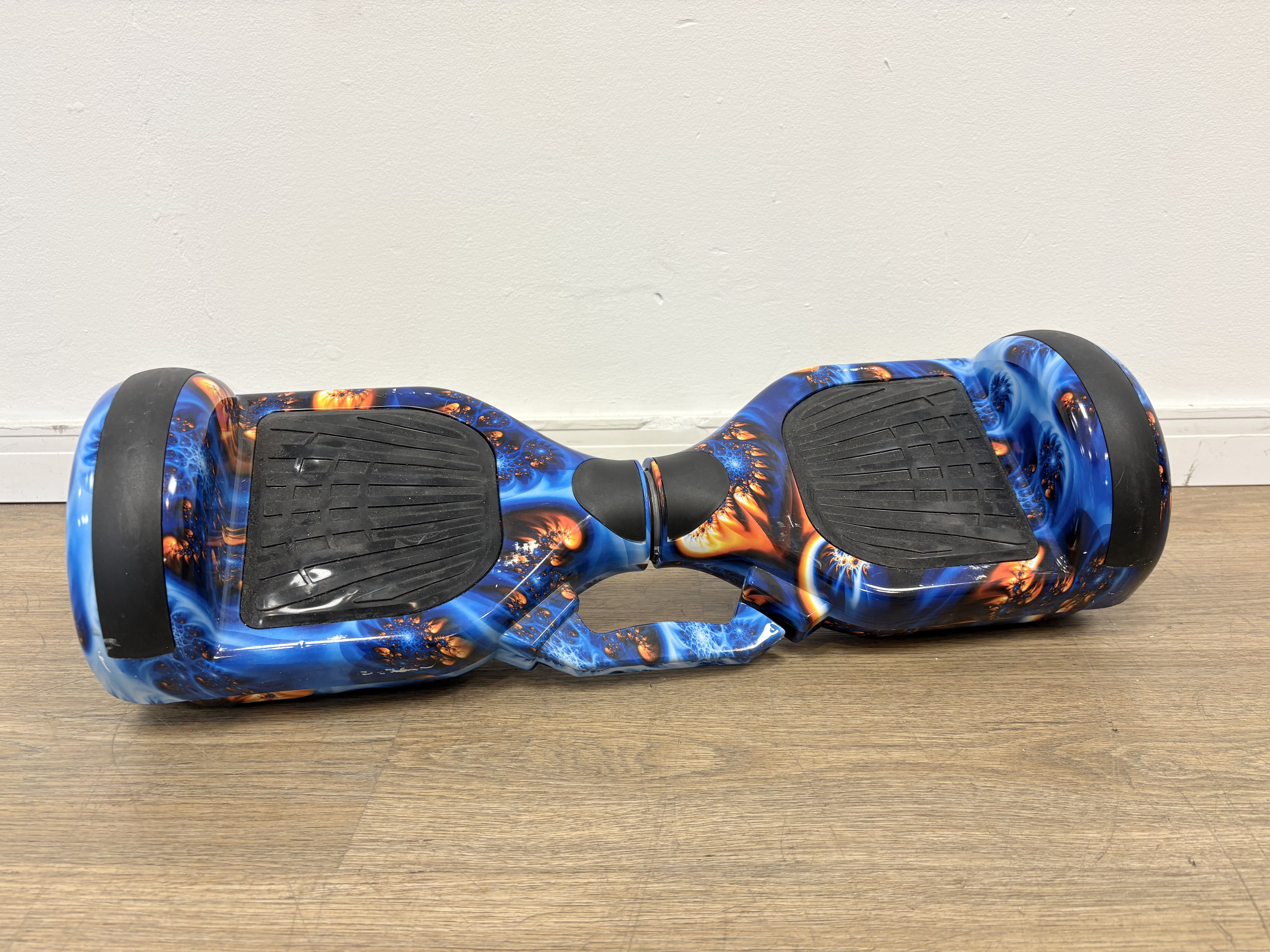 Lote #050 - Skate hoverboard eléctrico, con bluetooth, parlante y luces led - Imagen 4