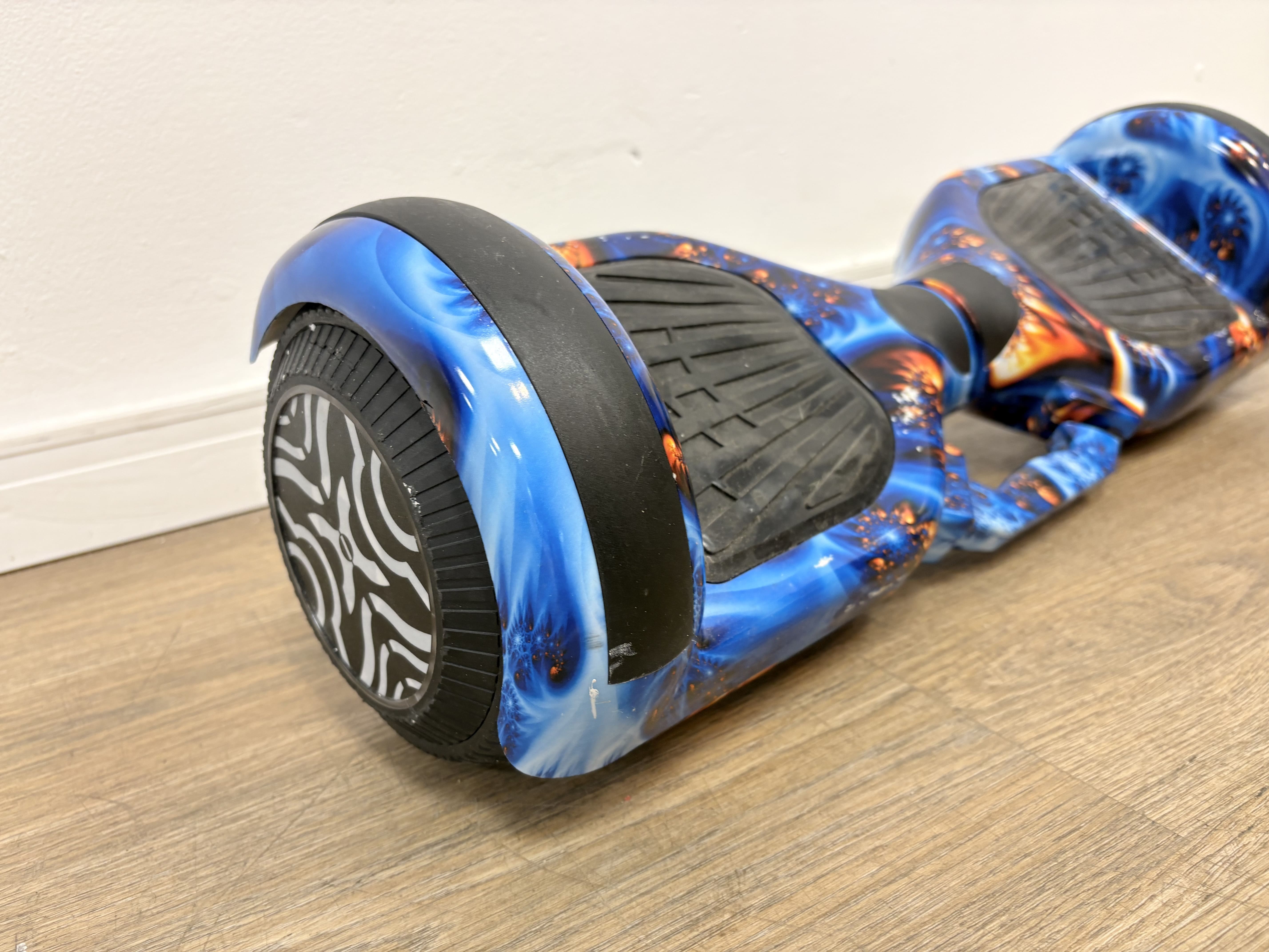 Lote #050 - Skate hoverboard eléctrico, con bluetooth, parlante y luces led - Imagen 3