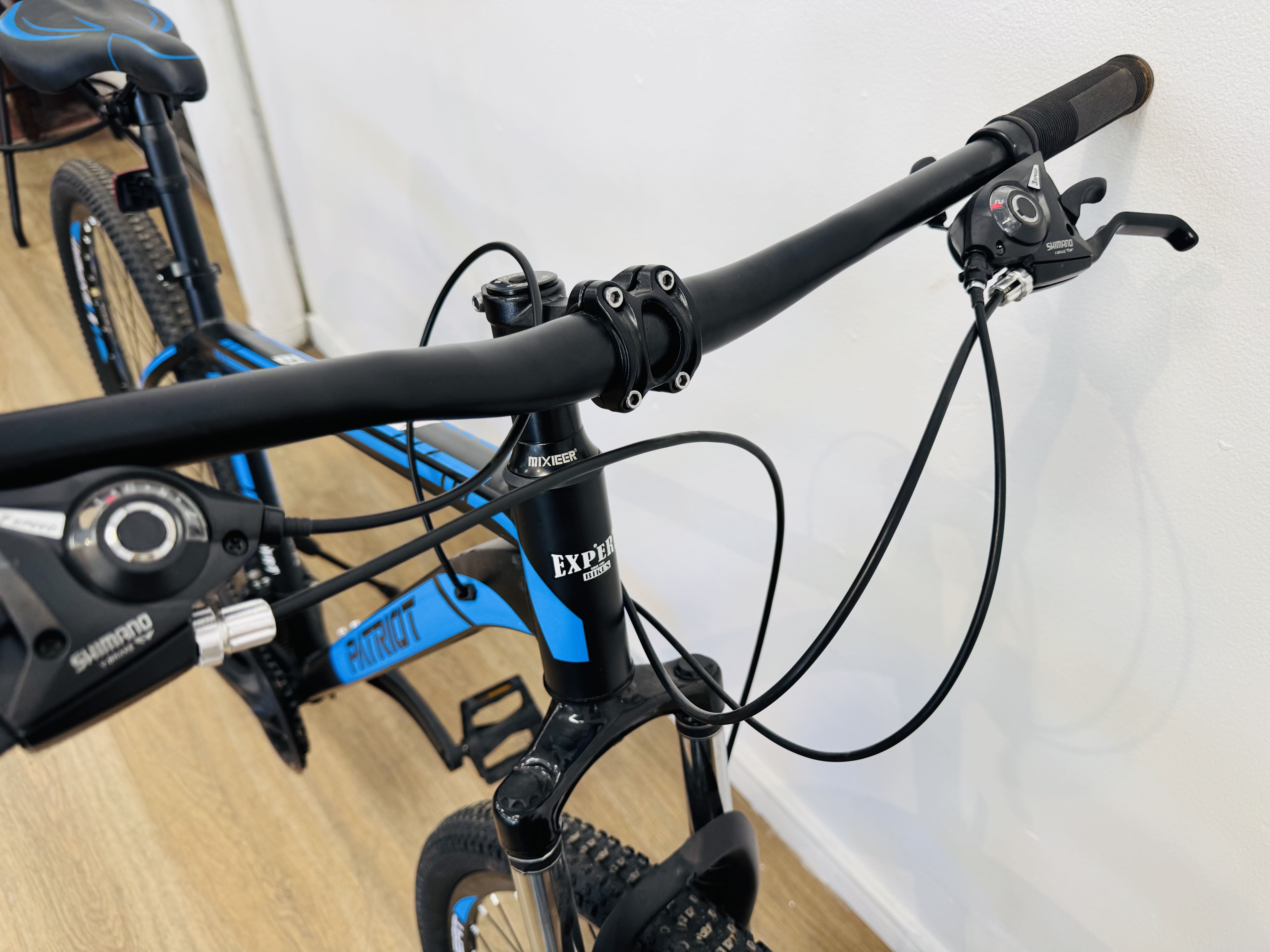 Lote #002 - Bicicleta montaña Expert Patriot rodado 29, shimano con frenos de disco y 21 cambios. Suspensión delantera - Imagen 2