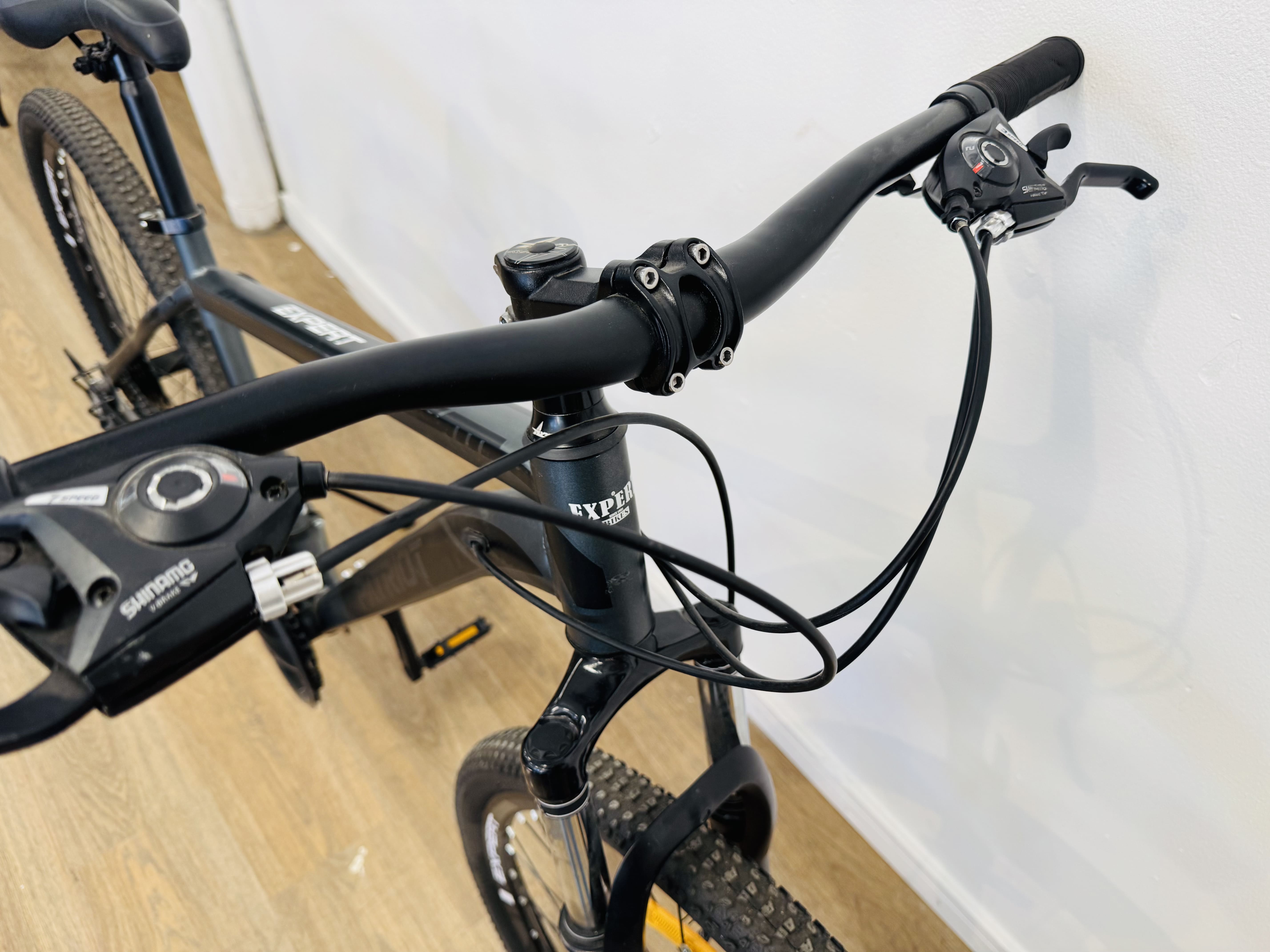 Lote #003 - Bicicleta montaña Expert Patriot rodado 29, shimano con frenos de disco y 21 cambios. Suspensión delantera - Imagen 3