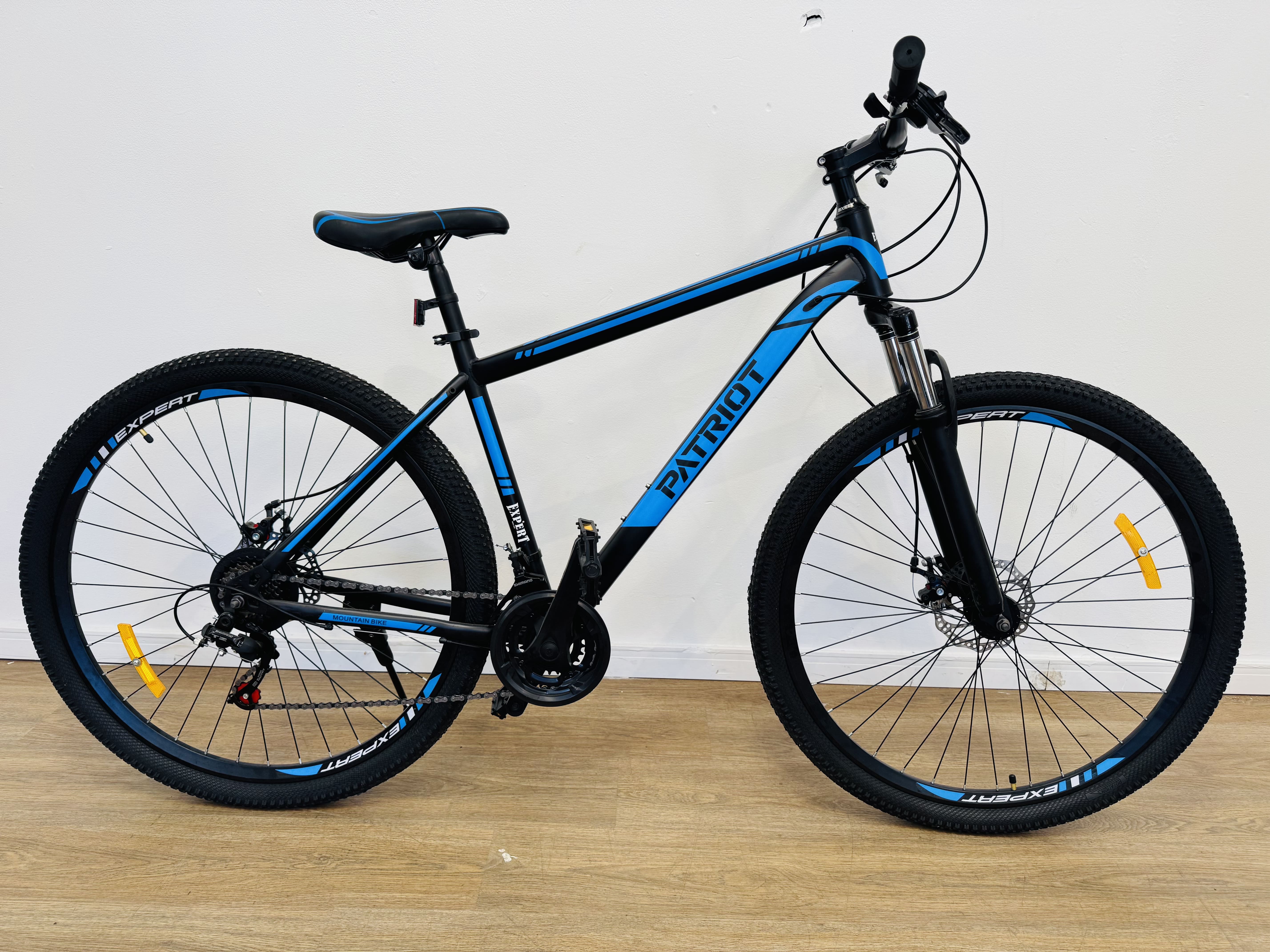 Lote #006 - Bicicleta montaña Expert Patriot rodado 29, shimano con frenos de disco y 21 cambios. Suspensión delantera