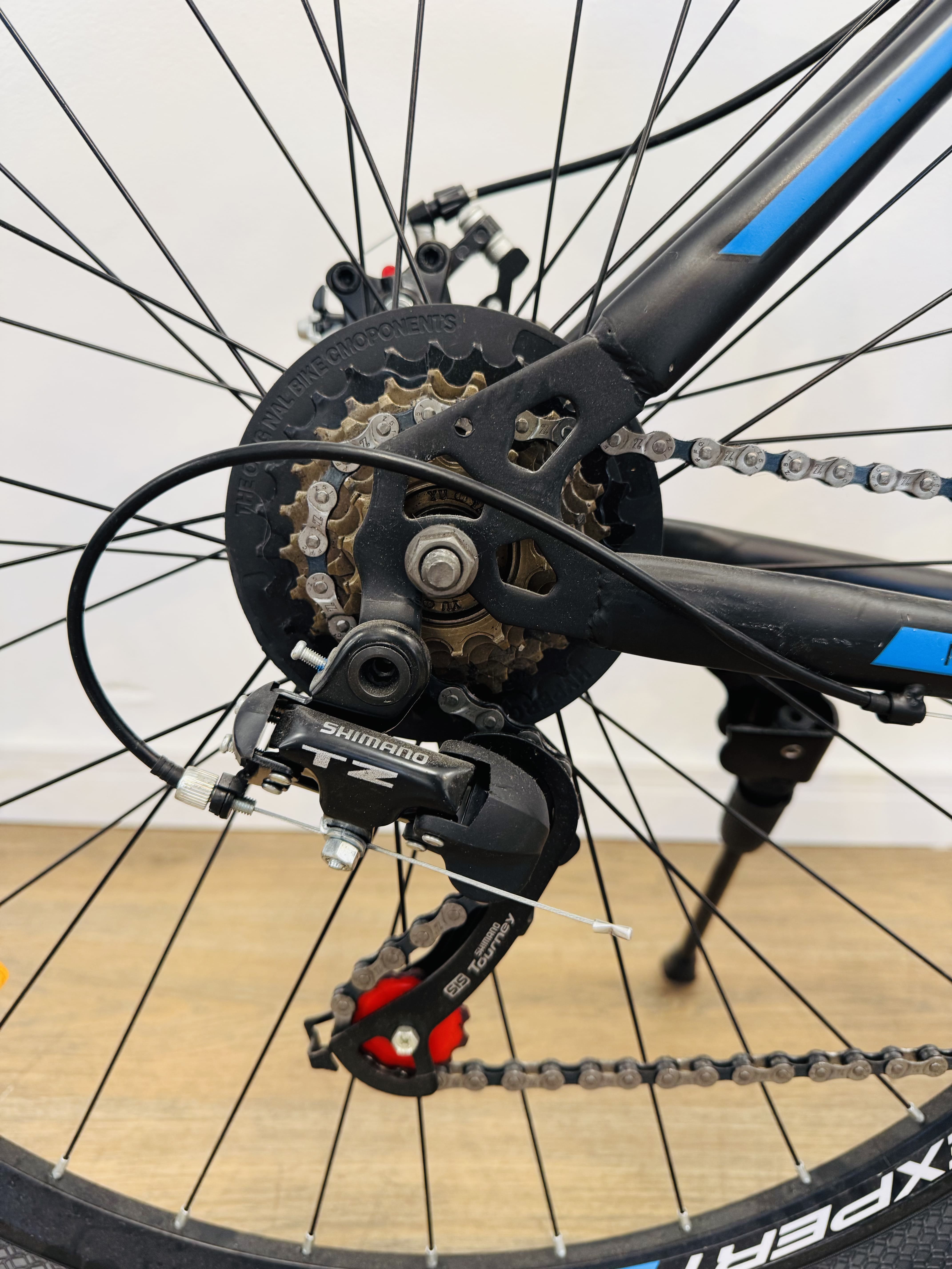Lote #006 - Bicicleta montaña Expert Patriot rodado 29, shimano con frenos de disco y 21 cambios. Suspensión delantera - Imagen 5