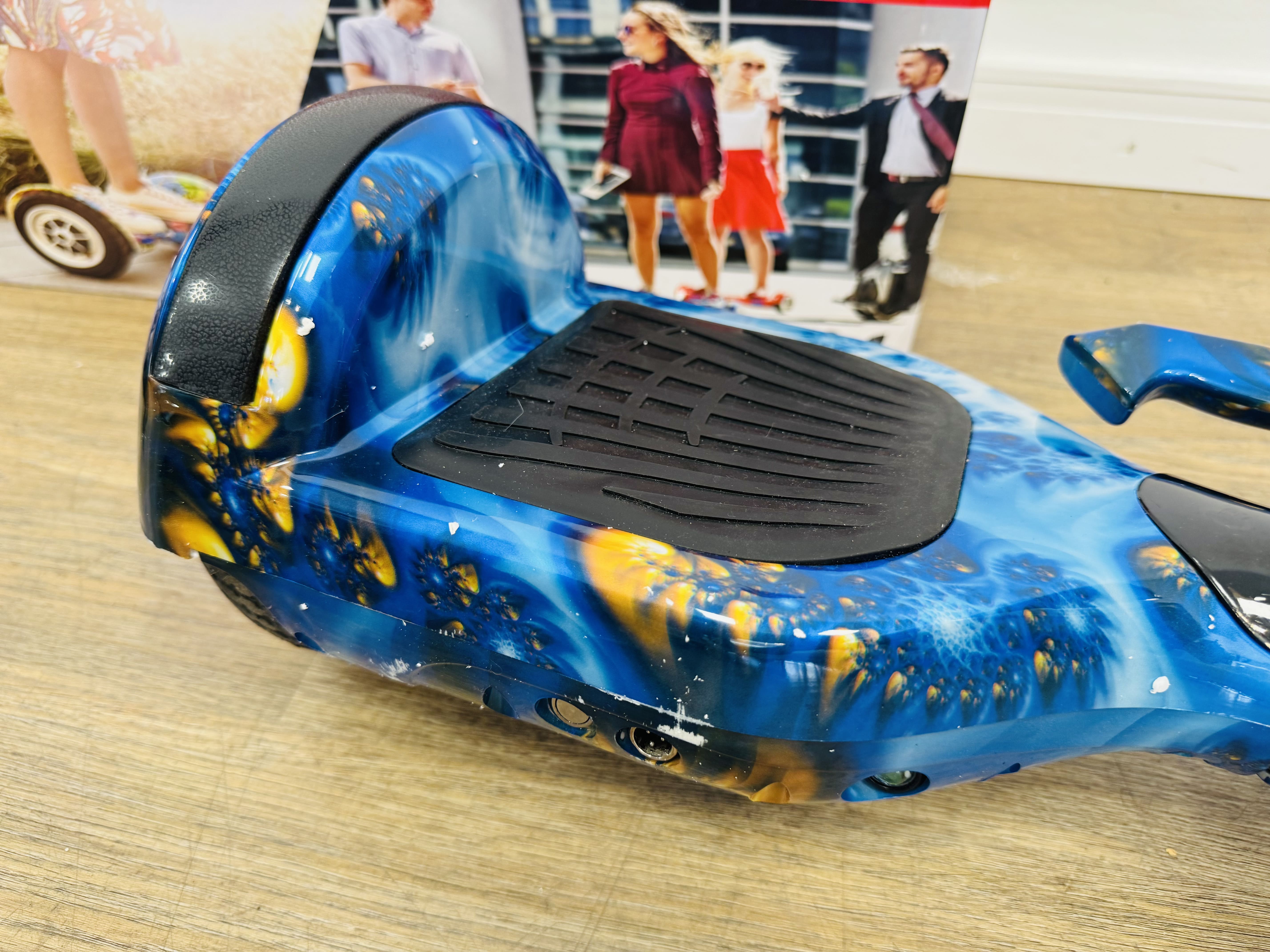 Lote #022 - Skate hoverboard eléctrico, con bluetooth, parlante y luces led - Imagen 2