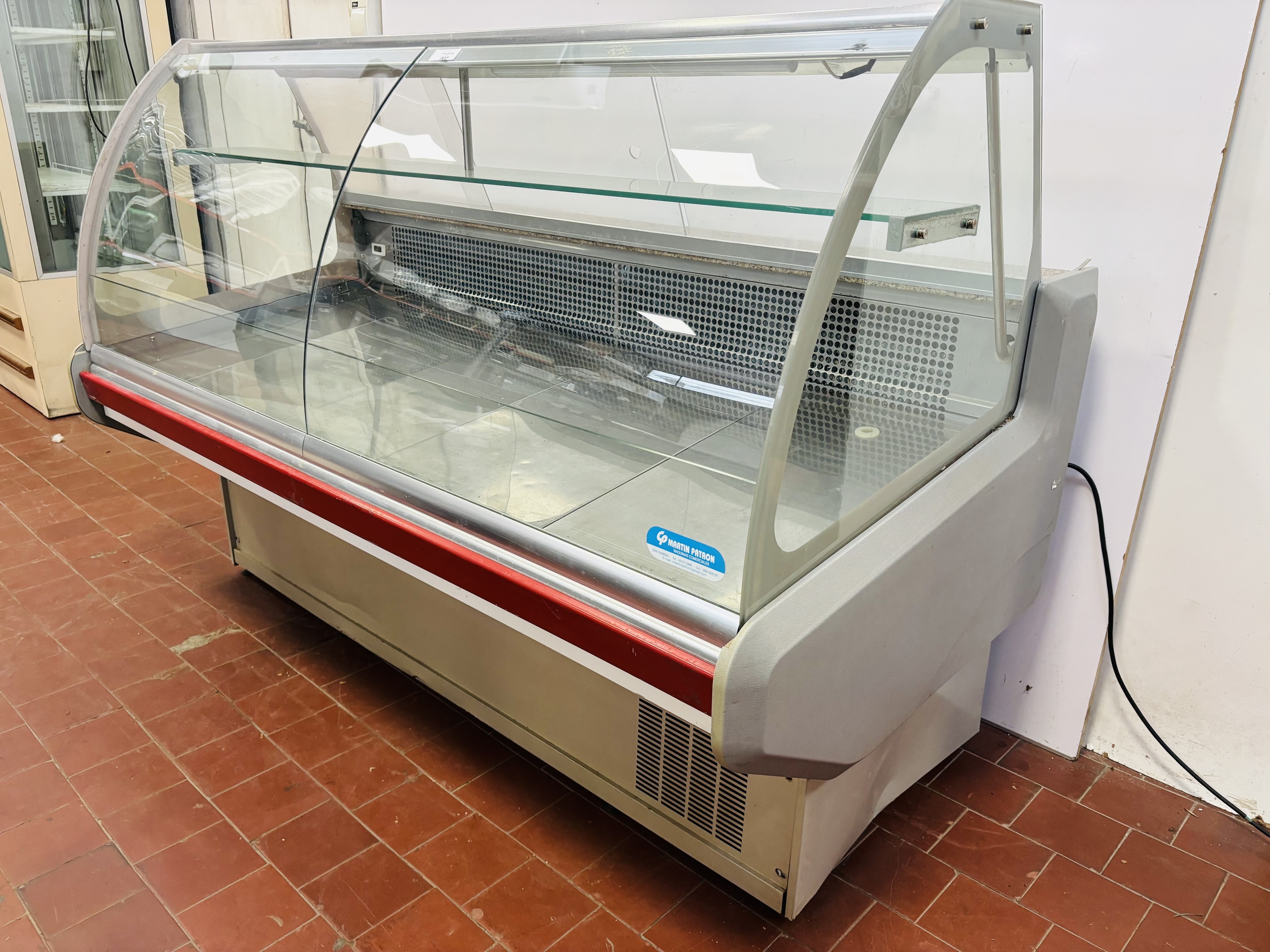 Lote #002R - Vitrina refrigerada horizontal con vidrios rebatibles para carga frontal y bodega - 181x93x130cm - Imagen 2