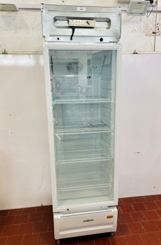 Lote #016 - Botellero refrigerado ¨Enxuta¨ - 309 Lts - Sin Uso (le falta la plástico superior, puede presentar algún detalle estético)