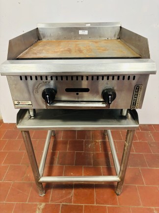 Lote #019 - Plancha a gas en Ac/Inox ¨Venancio¨ con base - 60x73x37cm con base 100cm