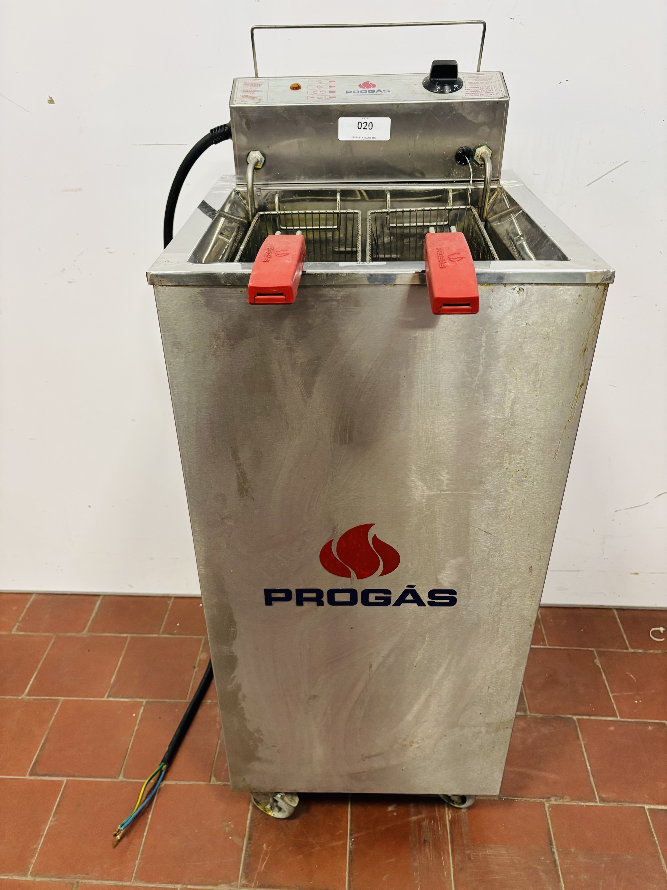 Lote #020 - Fritador eléctrico monofásico en Ac/Inox ¨Progas¨rodante (poco uso) - 40x42x98cm (poco uso)