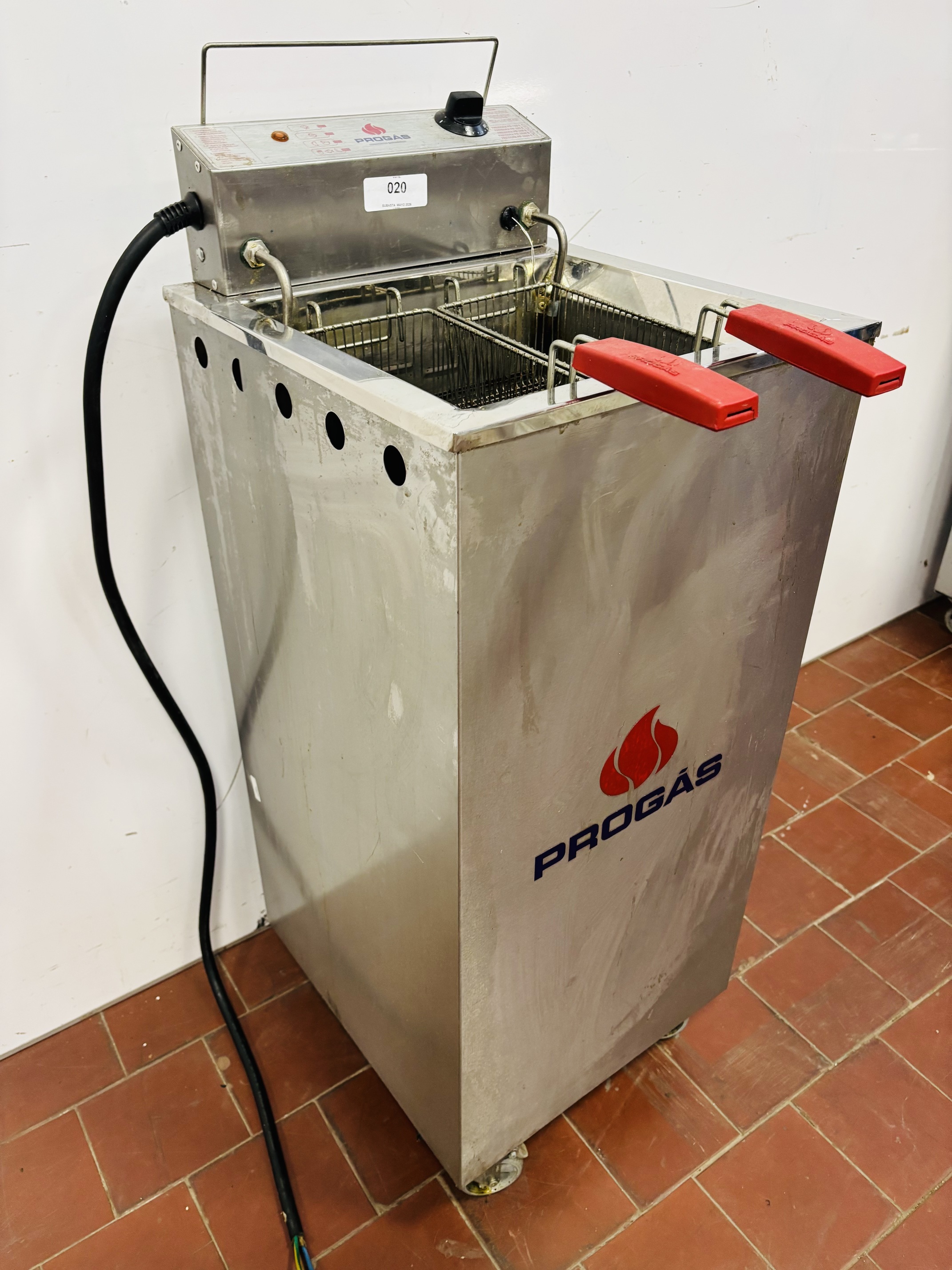 Lote #020 - Fritador eléctrico monofásico en Ac/Inox ¨Progas¨rodante (poco uso) - 40x42x98cm (poco uso) - Imagen 2