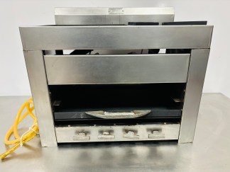 Lote #028 - Chivitero con gratinador y hornalla, a gas en Ac/Inox - 60x40x45cm