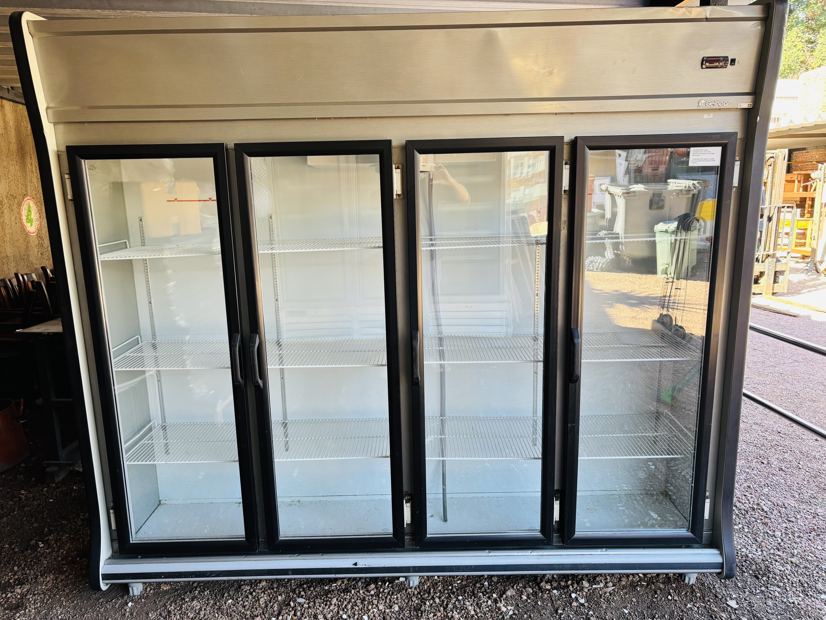 Lote #042 - Vitrina refrigerada 4 puertas ¨GELOPAR¨ - 240x60x210cm