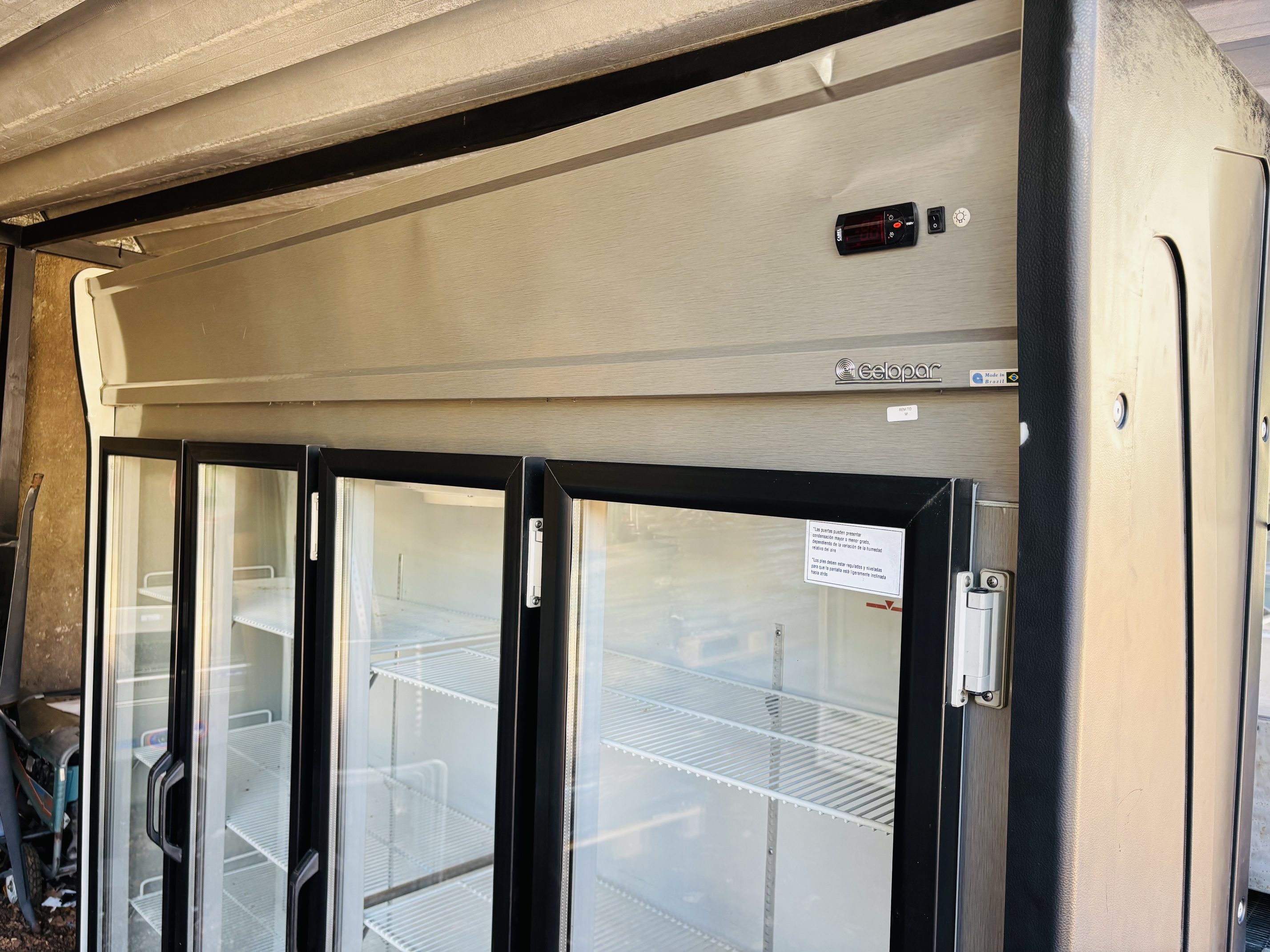 Lote #042 - Vitrina refrigerada 4 puertas ¨GELOPAR¨ - 240x60x210cm - Imagen 4