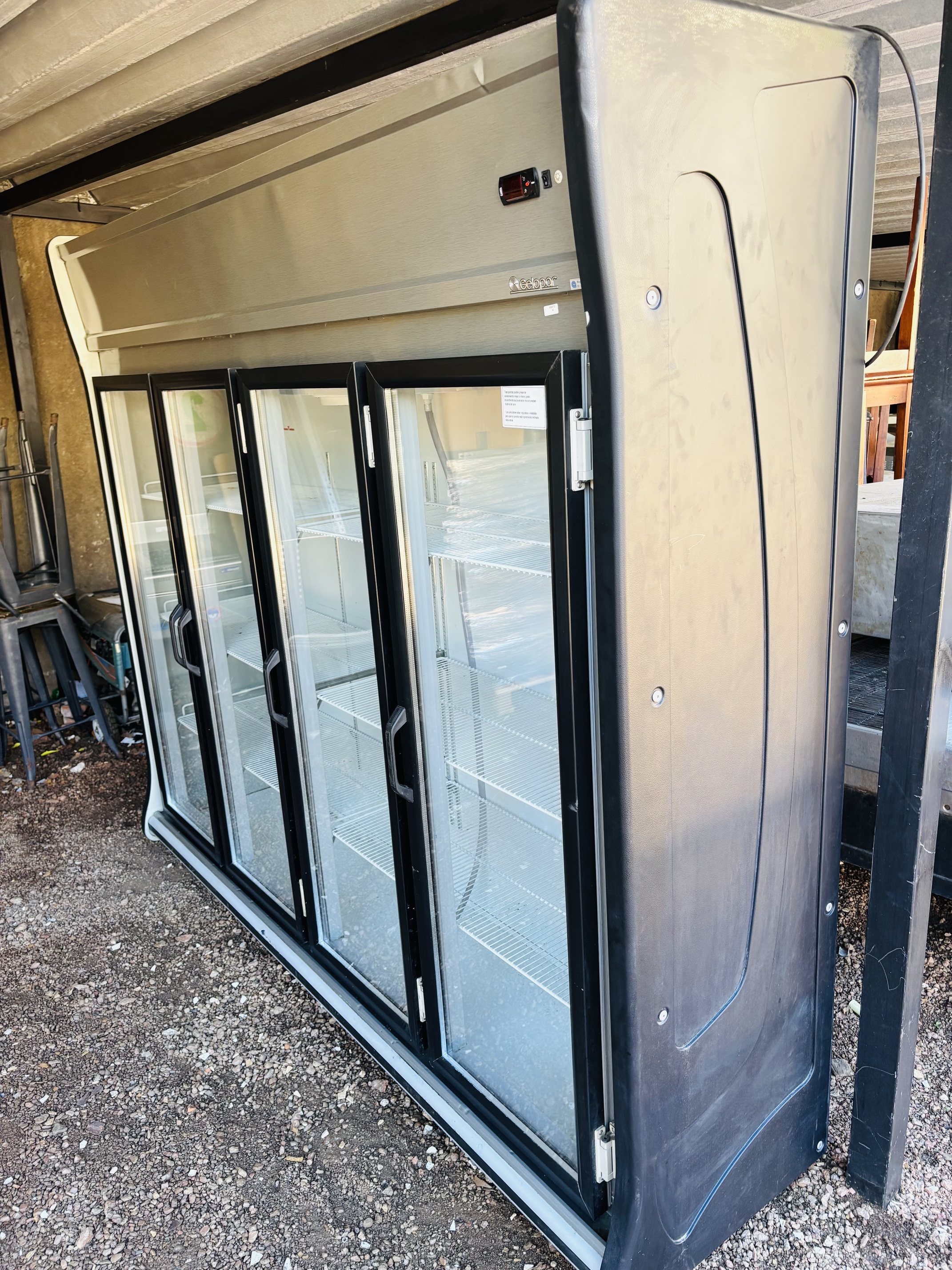 Lote #042 - Vitrina refrigerada 4 puertas ¨GELOPAR¨ - 240x60x210cm - Imagen 2