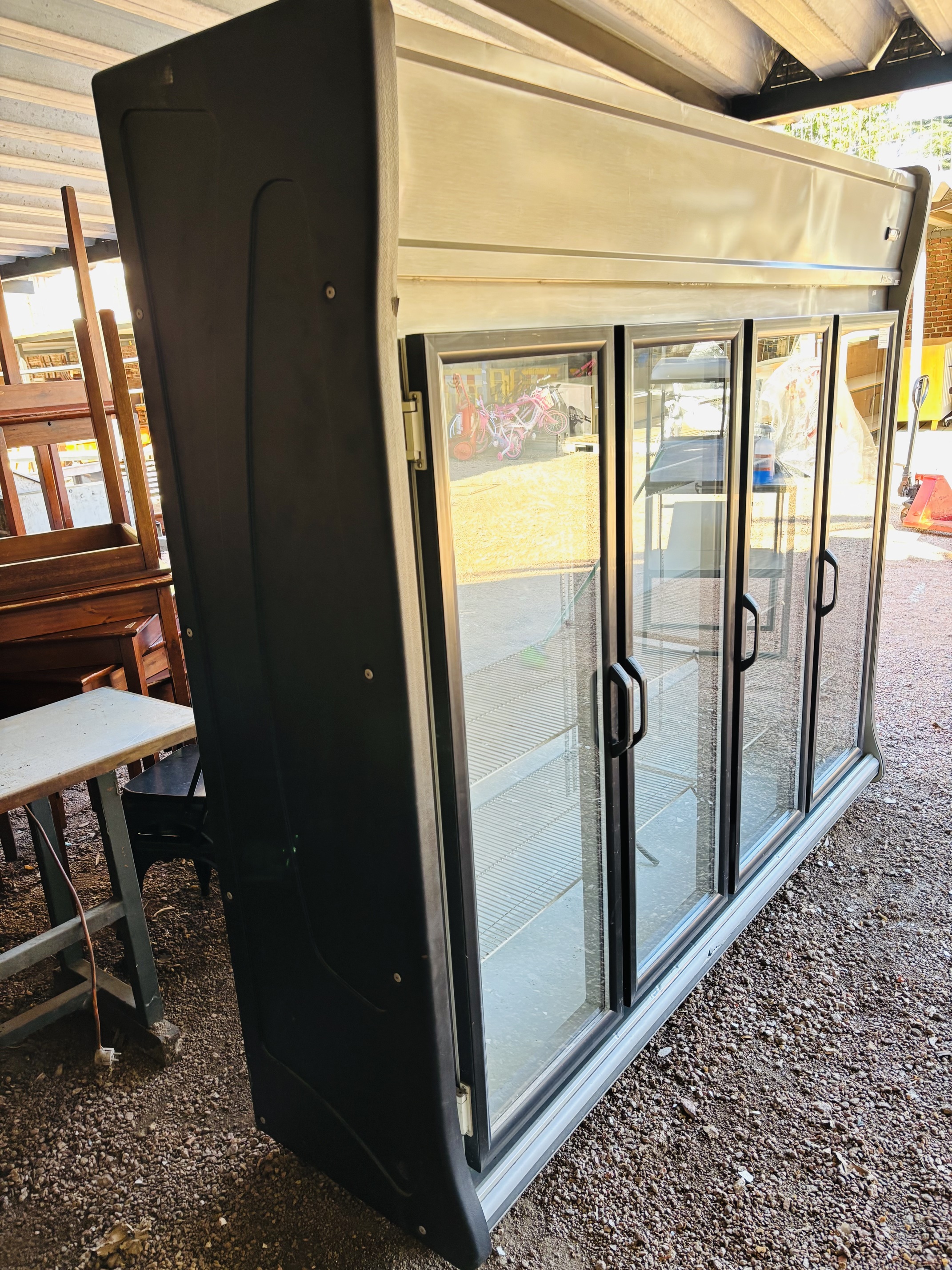 Lote #042 - Vitrina refrigerada 4 puertas ¨GELOPAR¨ - 240x60x210cm - Imagen 3
