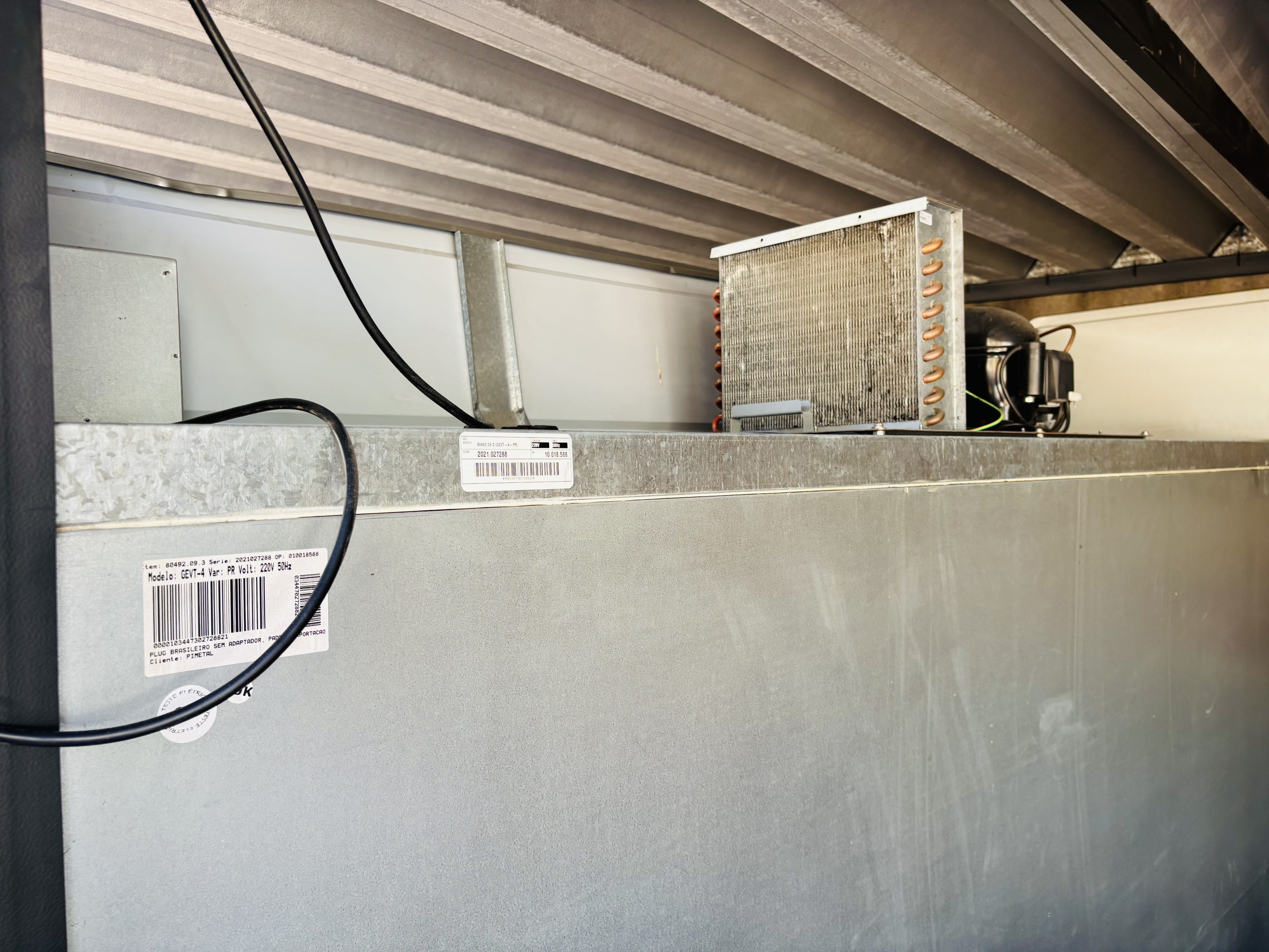 Lote #042 - Vitrina refrigerada 4 puertas ¨GELOPAR¨ - 240x60x210cm - Imagen 7