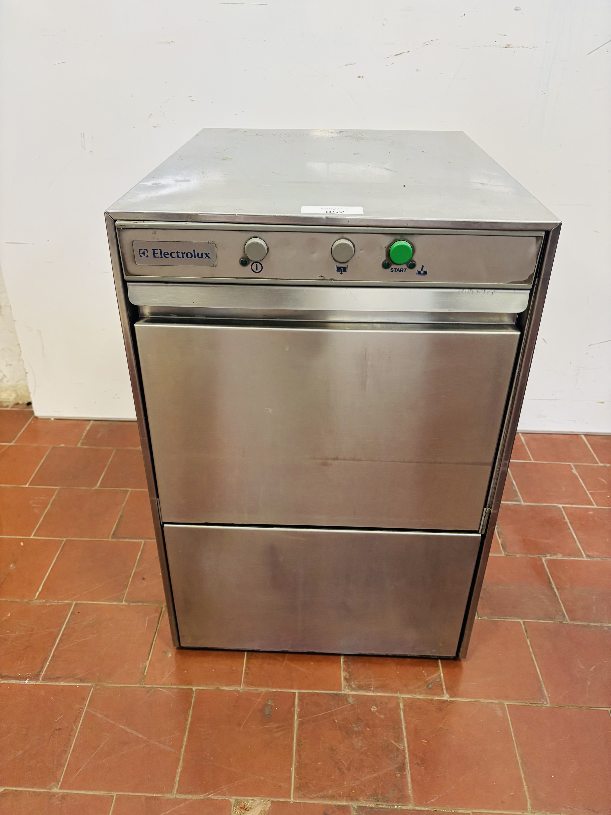 Lote #052 - Lavavajillas en Ac/Inox ¨Electrolux¨ monofásico - 46x56x70cm