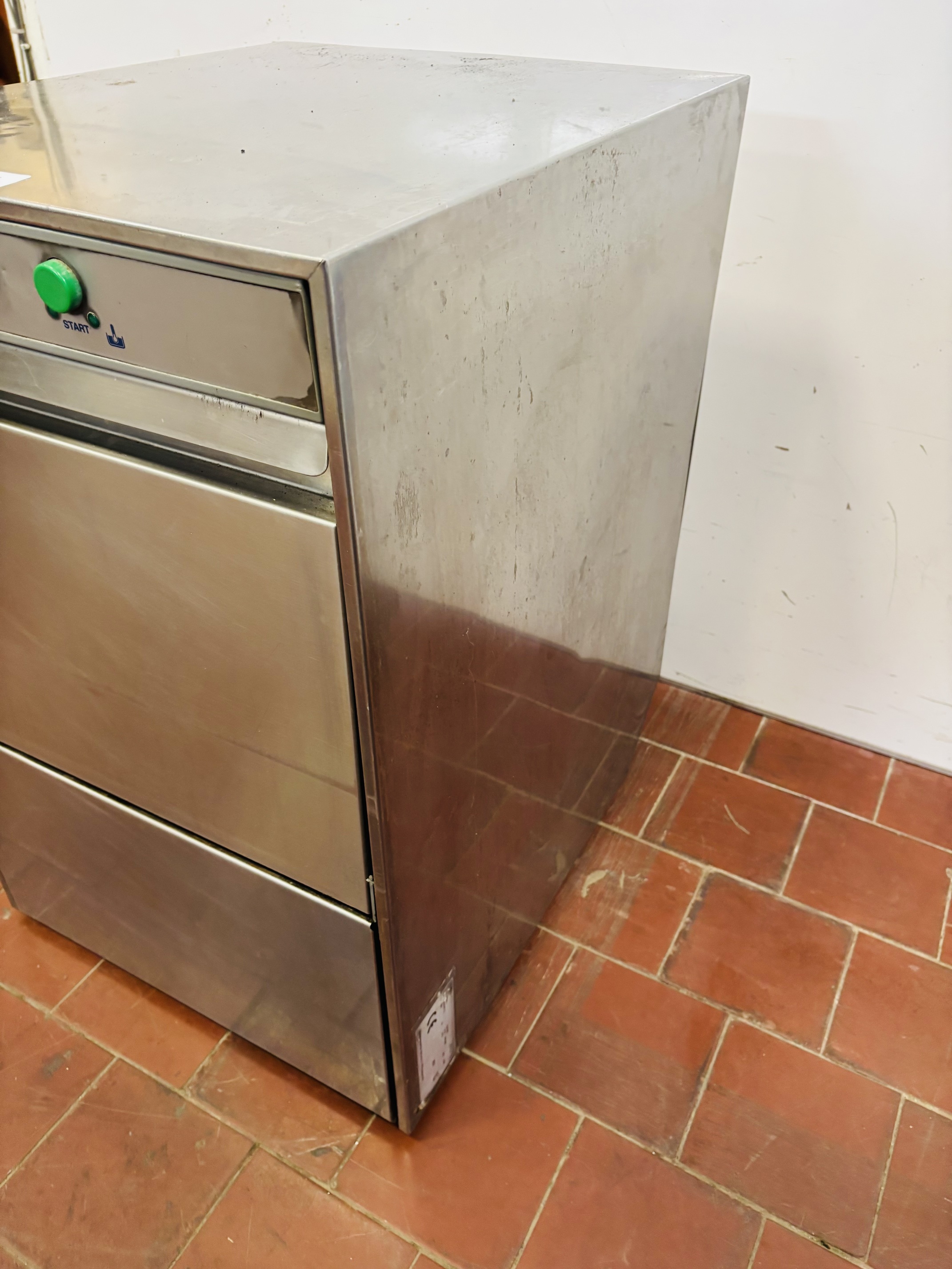 Lote #052 - Lavavajillas en Ac/Inox ¨Electrolux¨ monofásico - 46x56x70cm - Imagen 3