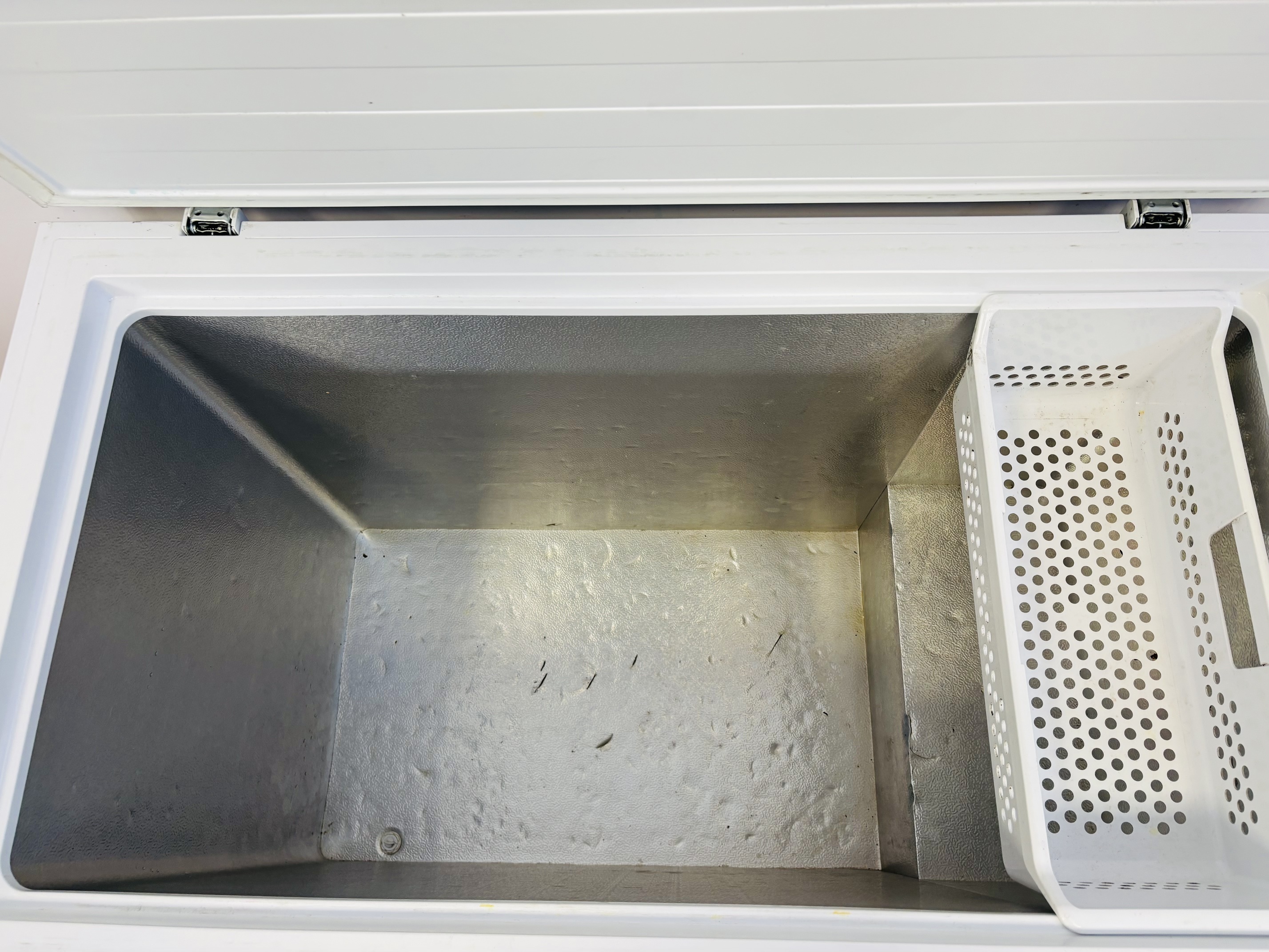 Lote #110R - Freezer horizontal ¨ENXUTA¨ - 297 Lts - Imagen 5