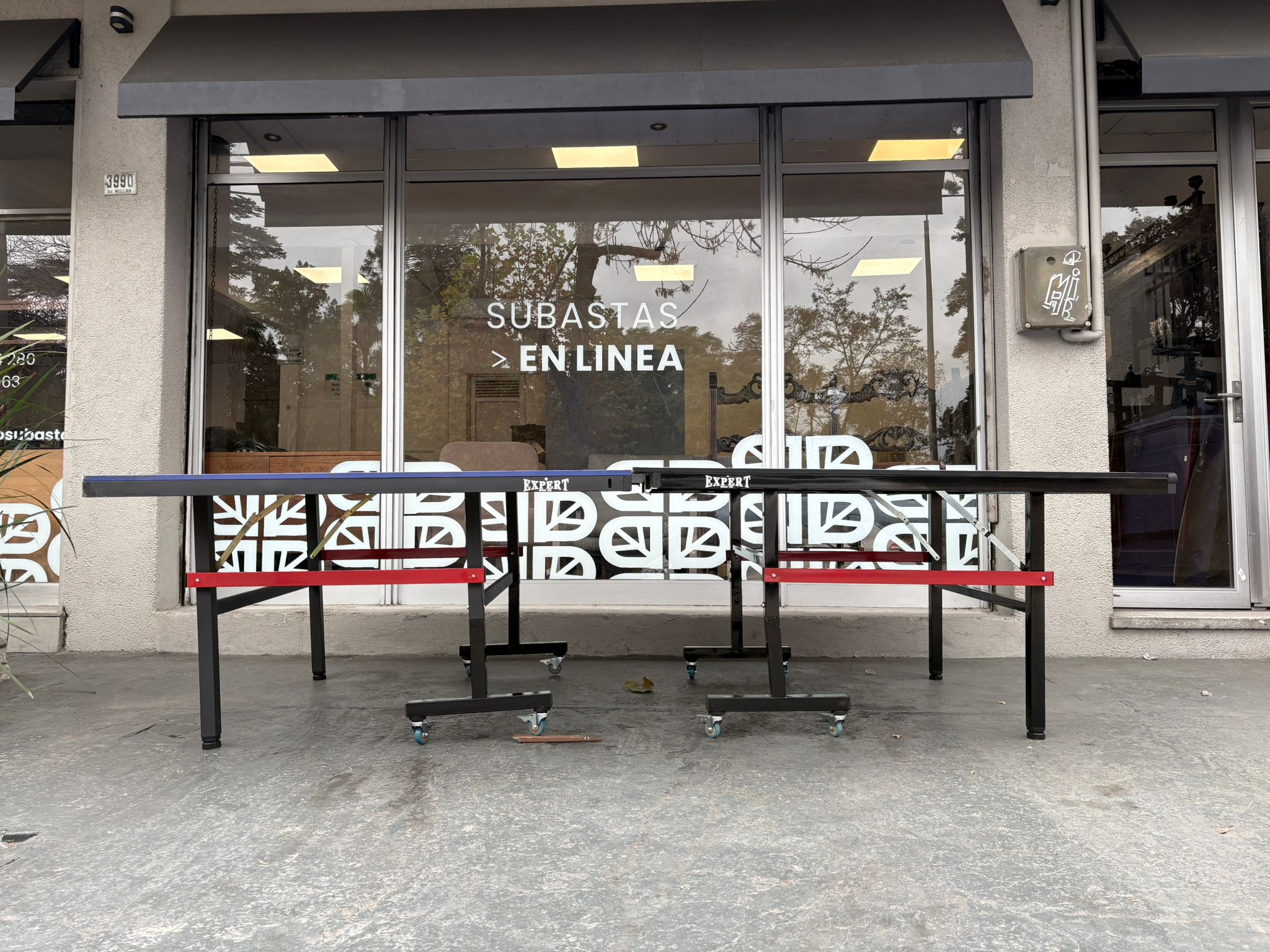 Lote #080 - Mesa de ping pong - 275x153x75cm - detalles a la vista