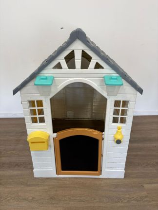 Lote #081 - Casita infantil -
