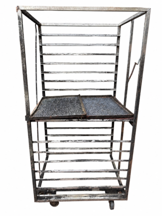 Lote #107 - Galvillar rodante con detalles + base de horno metálica - gavillar = 77x90x177cm, base= 80x80x73cm