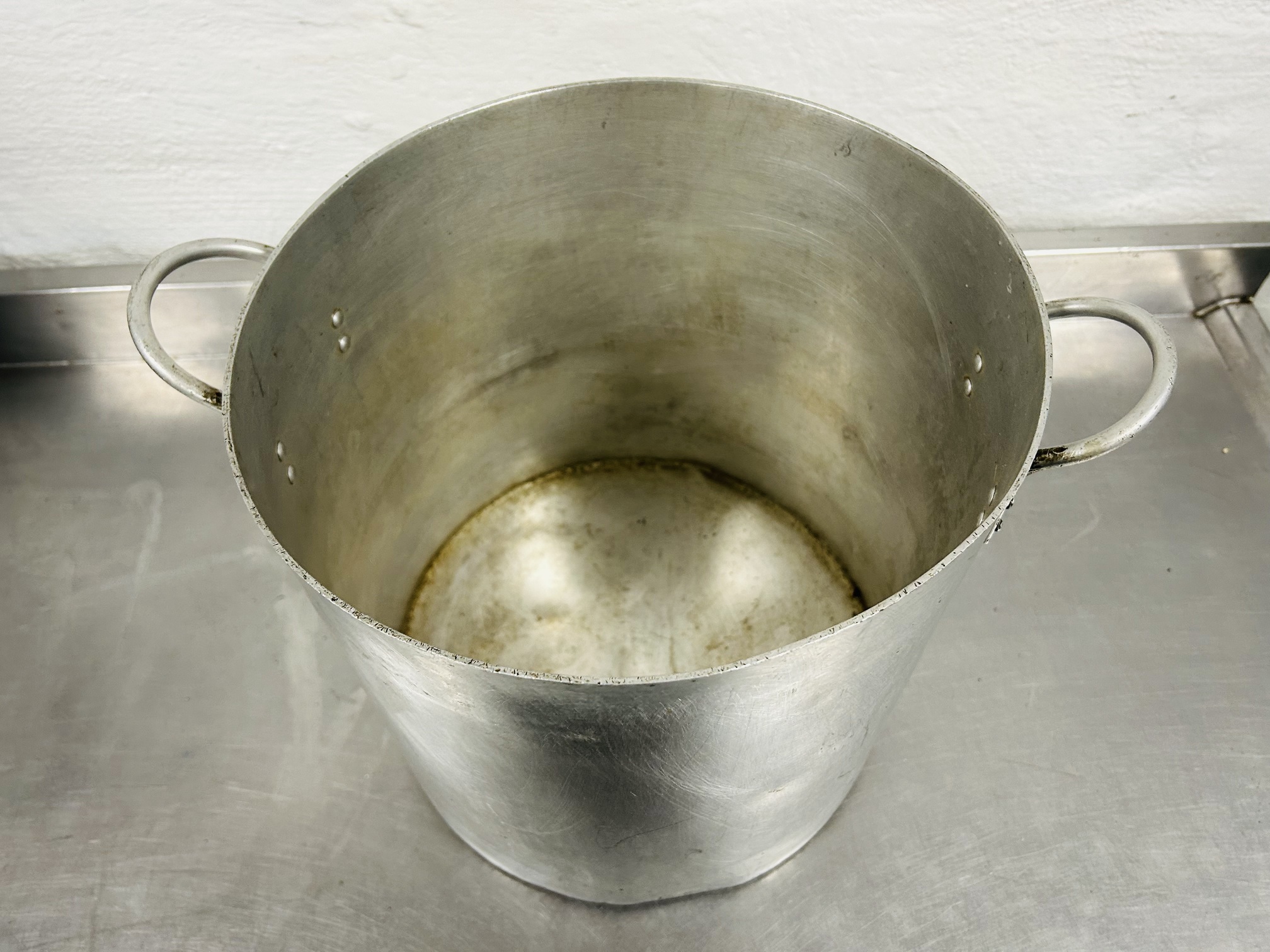 Lote #034 - Olla de aluminio con tapa - 30x30cm - Imagen 3
