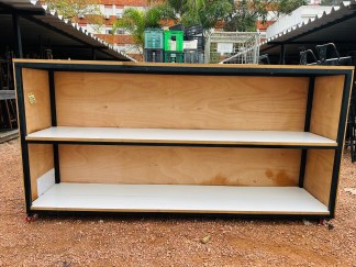 Lote #069 - Mostrador rodante en madera - 222x50x120cm
