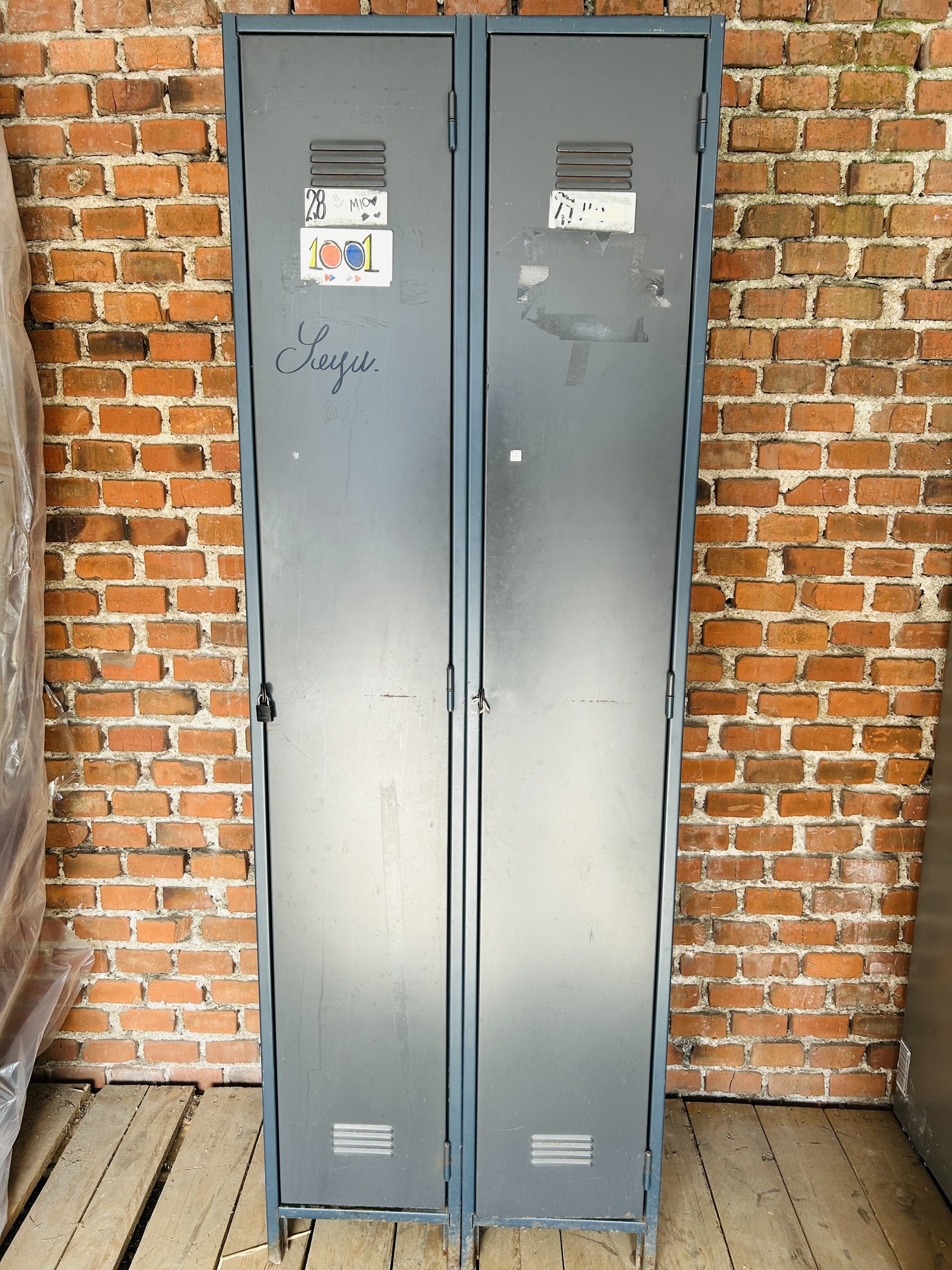 Lote #040 - Locker de chapa dos puertas - 65x46x190cm