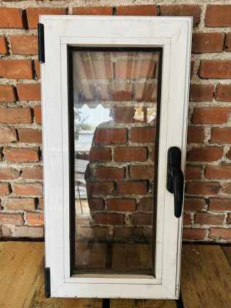 Lote #038 - Ventana de aluminio - 40x80cm