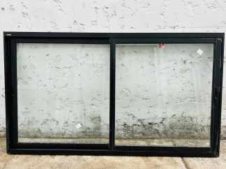 Lote #049 - Ventana de aluminio dos hojas corredizas - 210x120cm