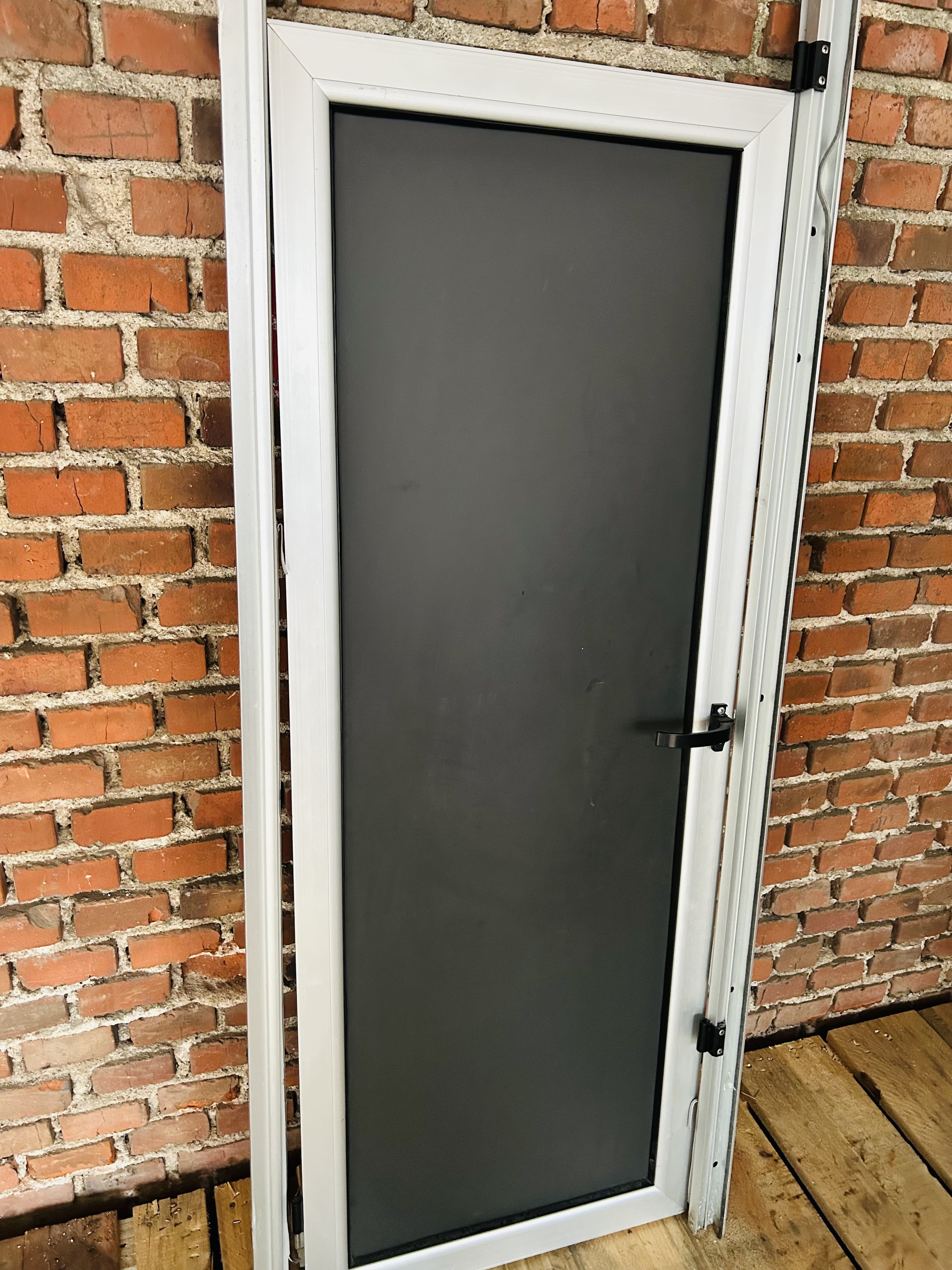 Lote #054 - Puerta de aluminio y madera con marco - 67x153 - Imagen 3