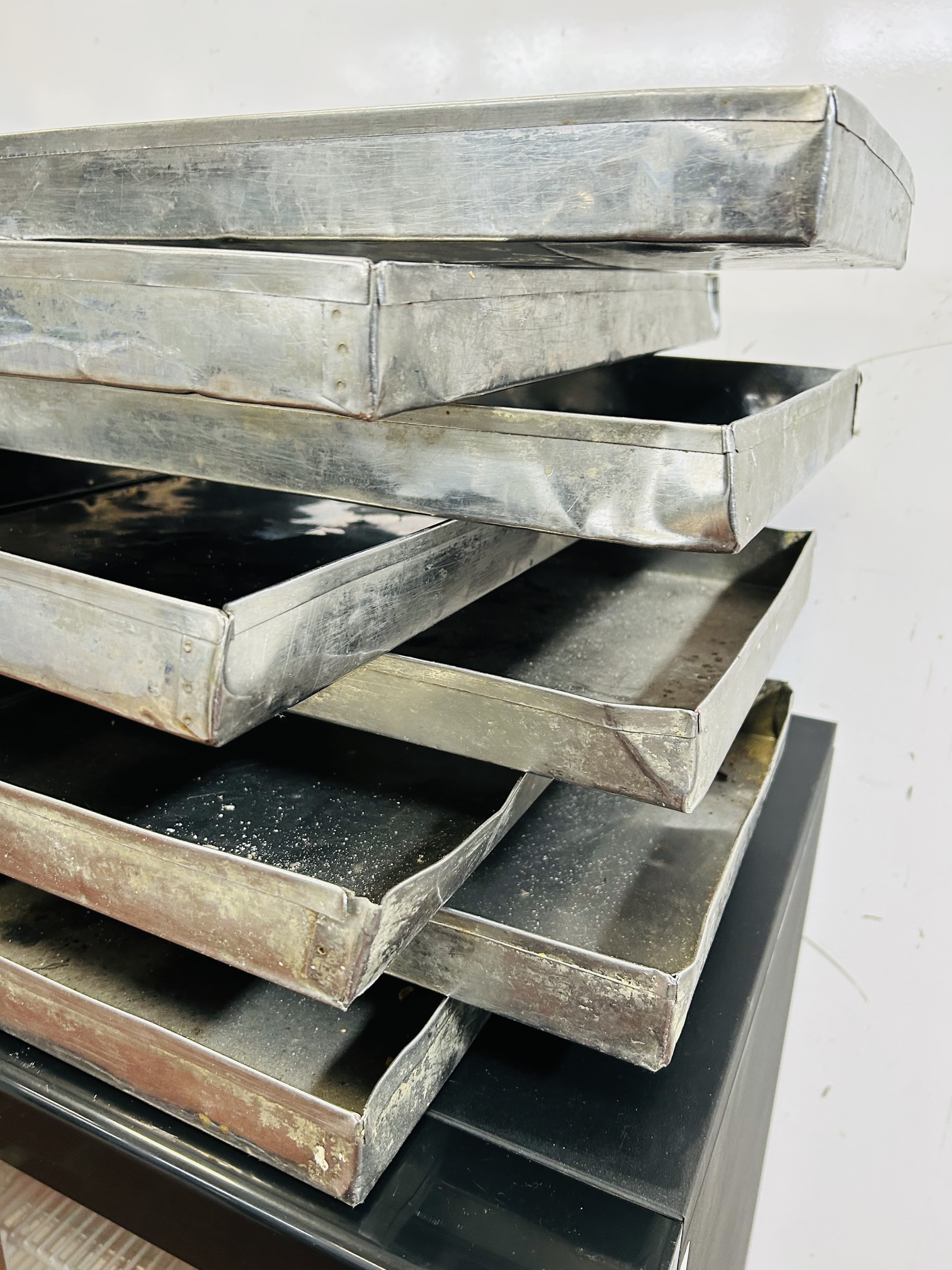 Lote #078 - 15 Bandejas en Ac/inox - 45x28cm - Imagen 2