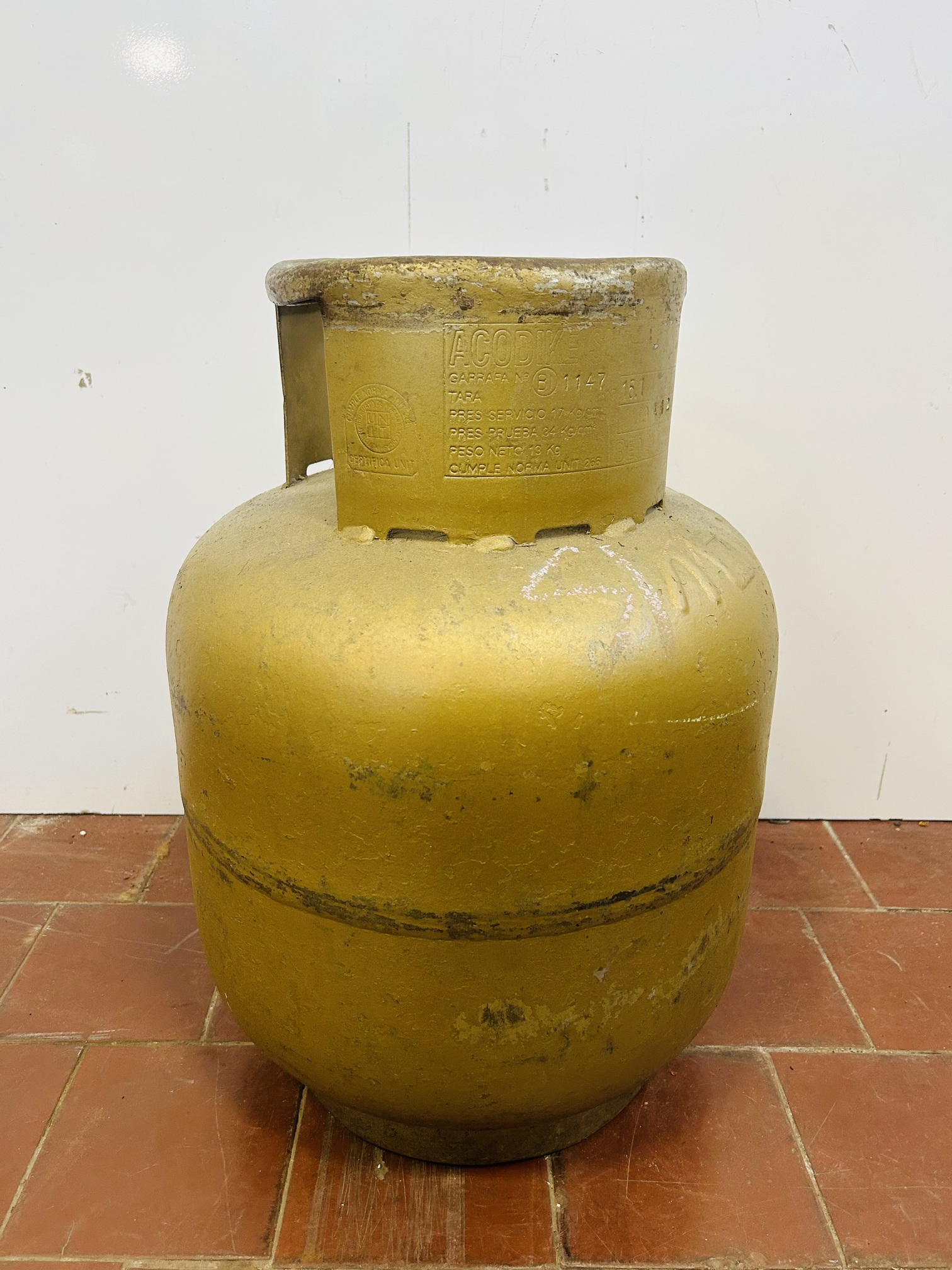 Lote #049 - Garrafa de 13kg - color dorada