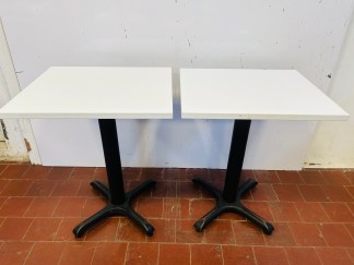 Lote #050 - Dos mesas con base de hierro y tablero en cármica  - 60x50x75cm