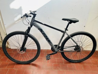 Lote #088 - Bicicleta KRW rodado 29 - para ajustar frenos y cambios - falta linga de freno delantero